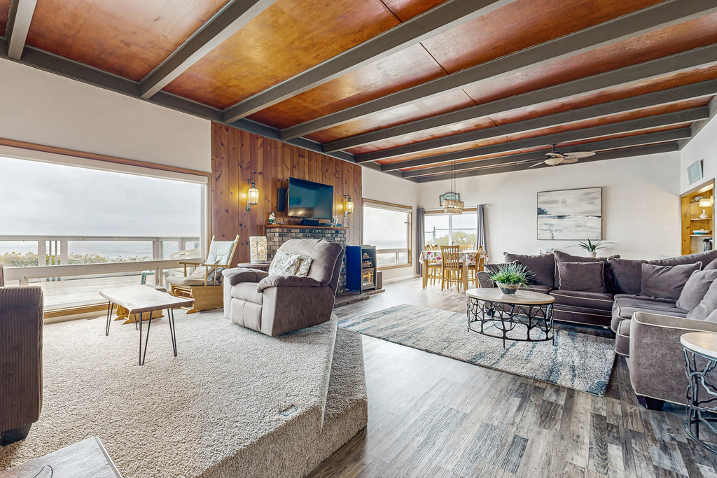 Charming Oceanfront Two Story Home Private Hot Tub Deck Gas Grill and Views