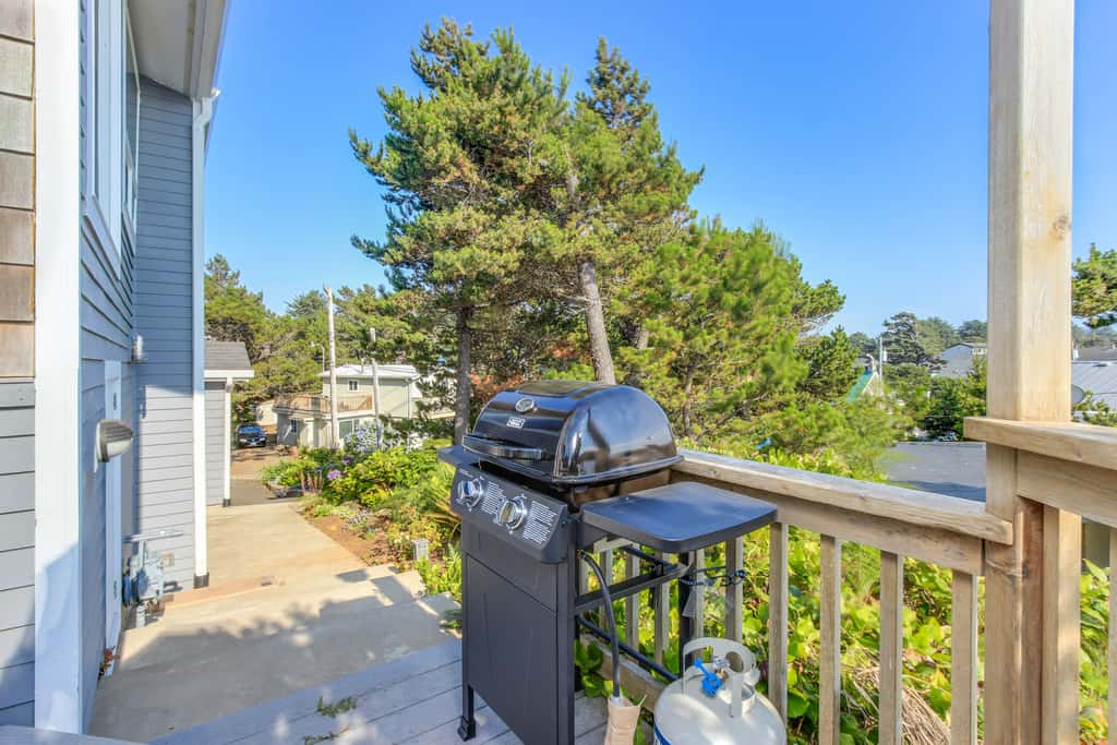Oceanfront Beach Getaway with Amazing Views | Walk to the Beach