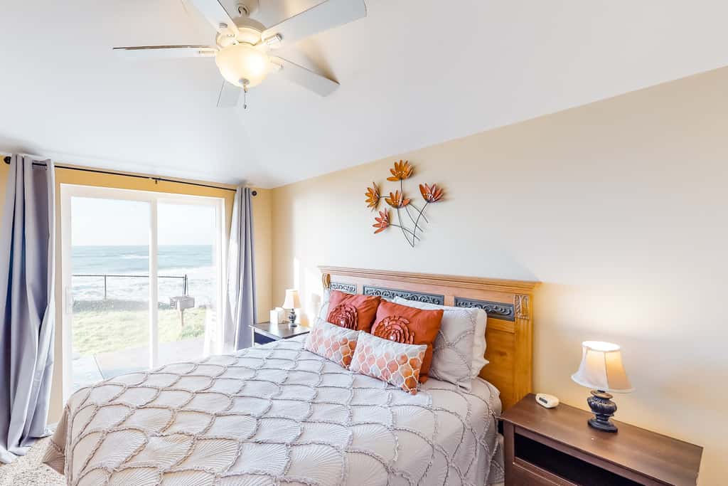 Oceanfront house steps to beach with private hot tub firepit and spectacular view