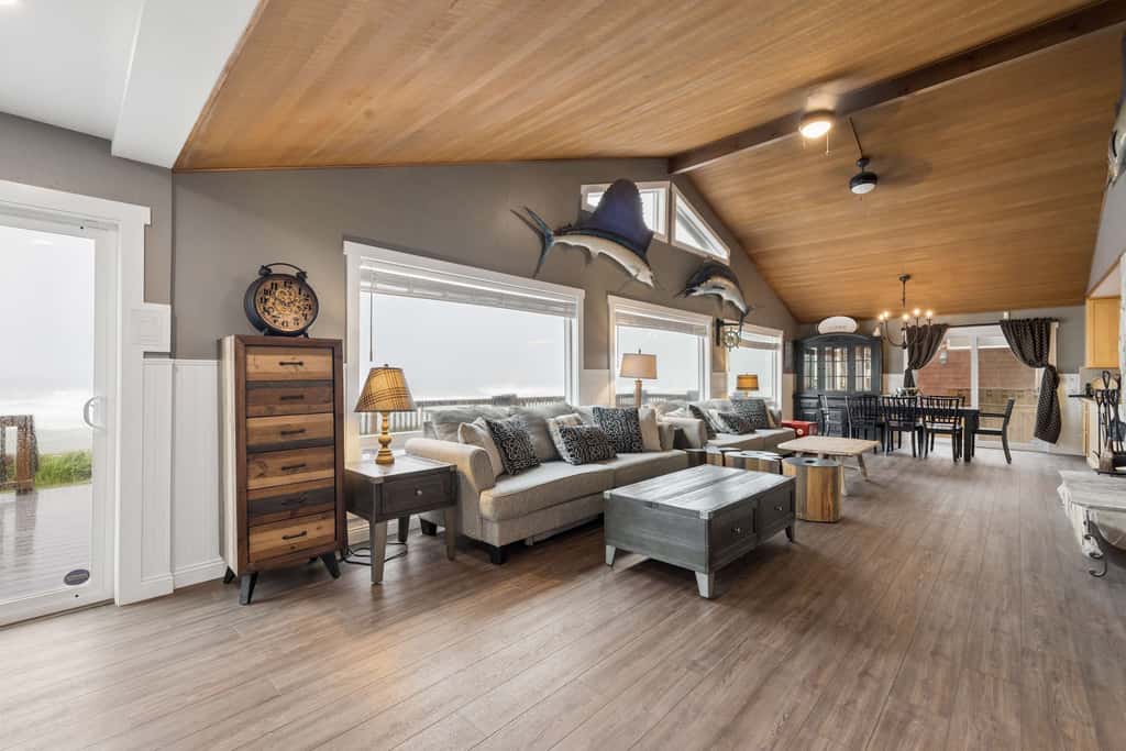Oceanfront dog friendly house with deck private hot tub and stunning views