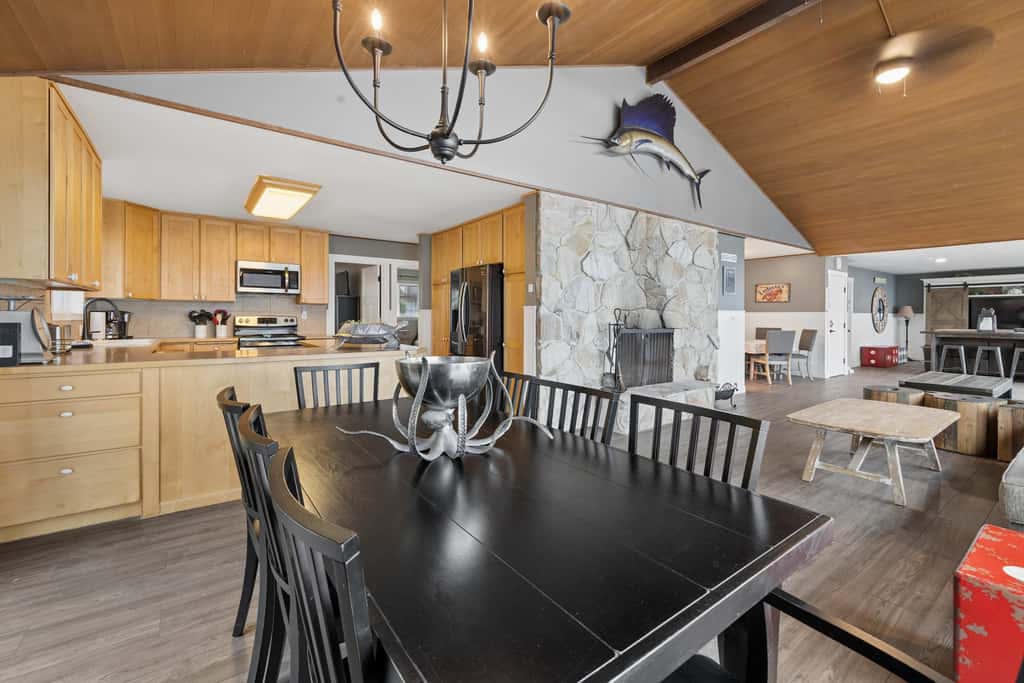 Oceanfront dog friendly house with deck private hot tub and stunning views