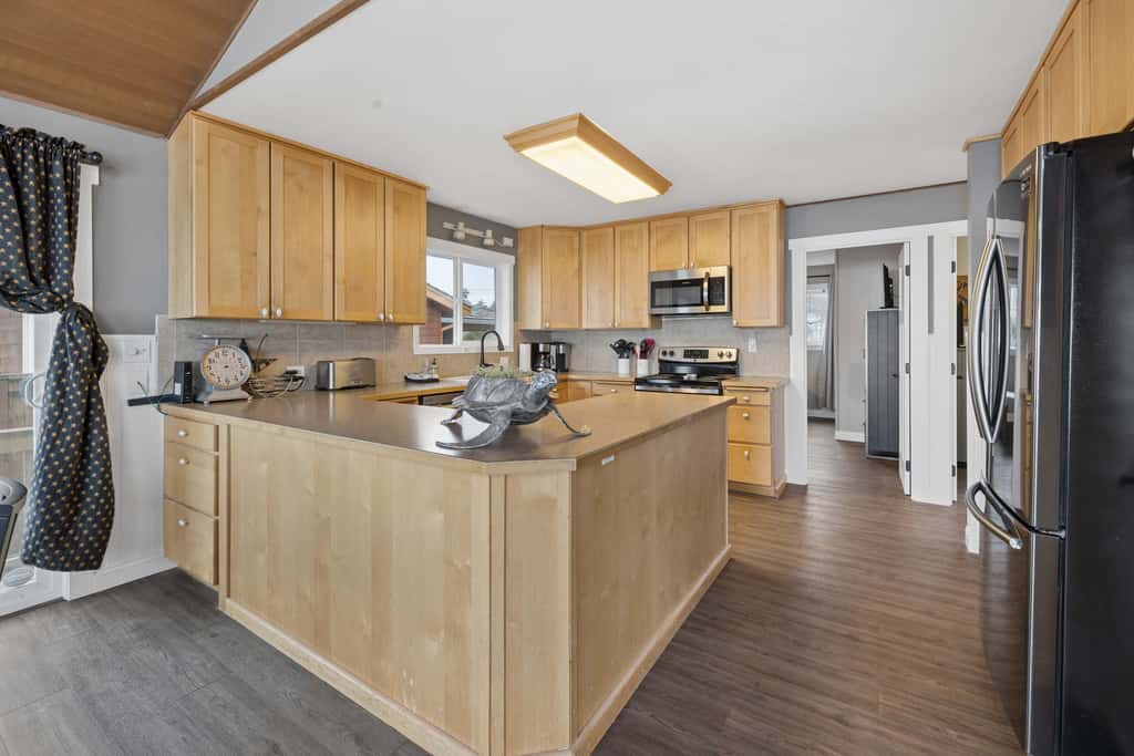 Oceanfront dog friendly house with deck private hot tub and stunning views
