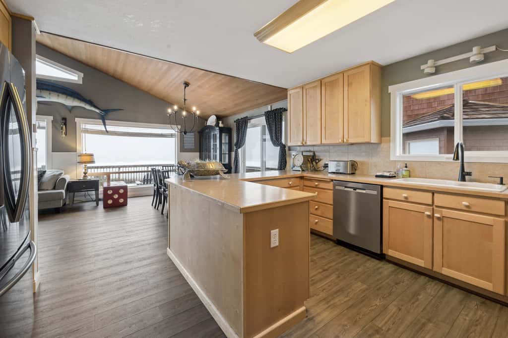 Oceanfront dog friendly house with deck private hot tub and stunning views