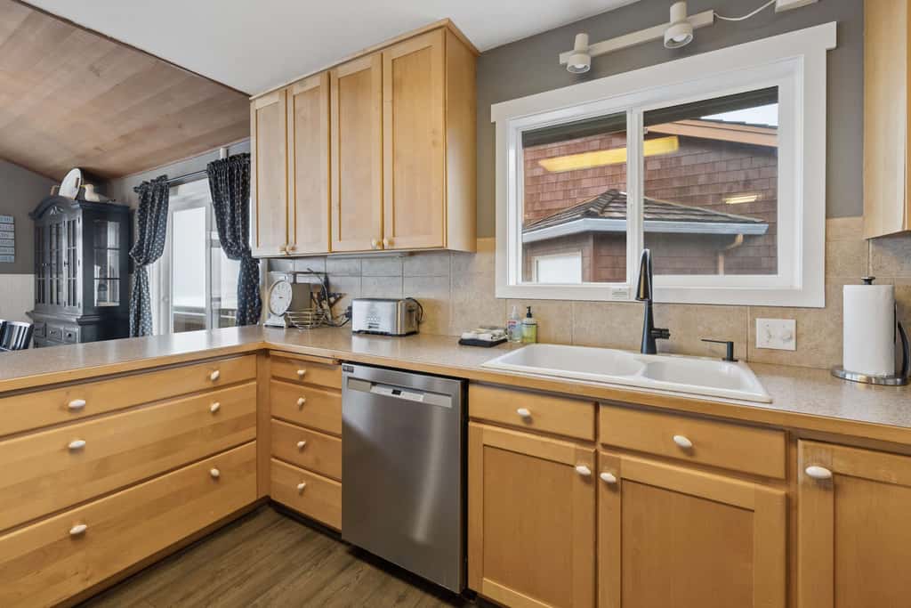 Oceanfront dog friendly house with deck private hot tub and stunning views