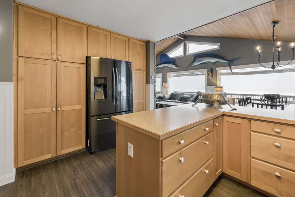 Oceanfront dog friendly house with deck private hot tub and stunning views