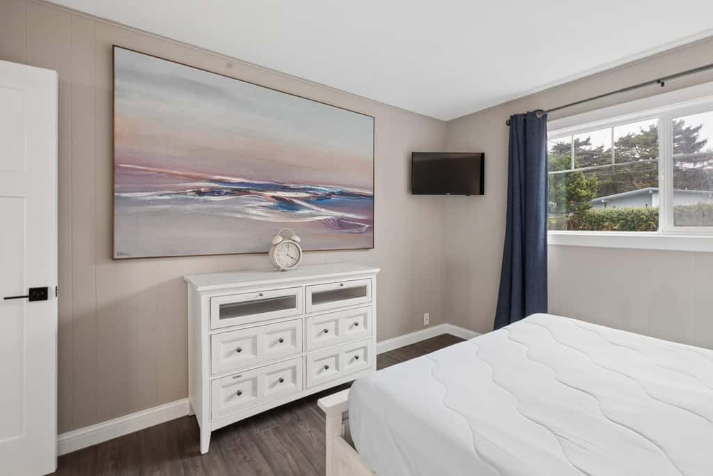 Oceanfront dog friendly house with deck private hot tub and stunning views