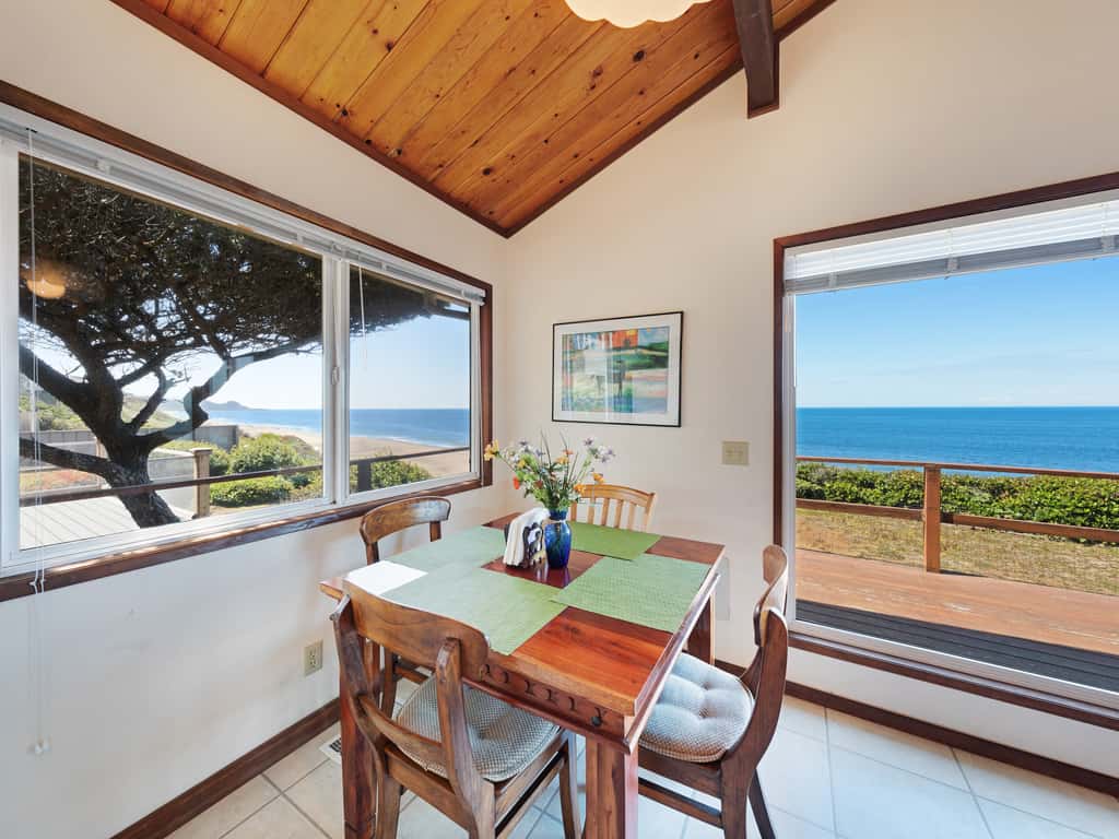 Charming Oceanfront Home with Nearby Beach Access and Amazing Ocean Views