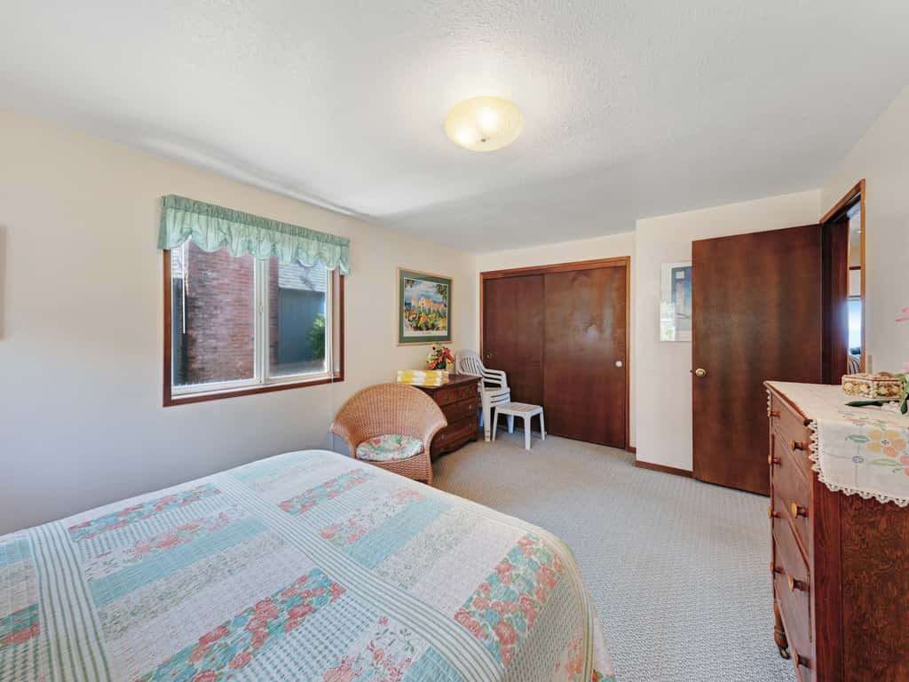 Charming Oceanfront Home with Nearby Beach Access and Amazing Ocean Views