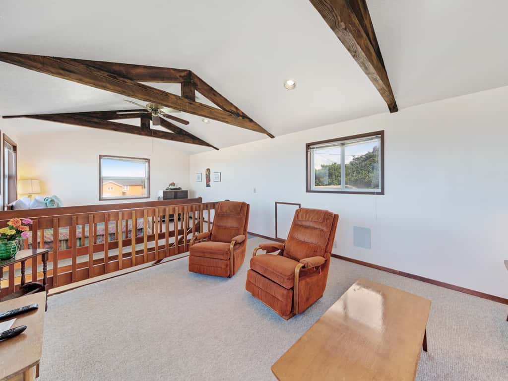 Charming Oceanfront Home with Nearby Beach Access and Amazing Ocean Views