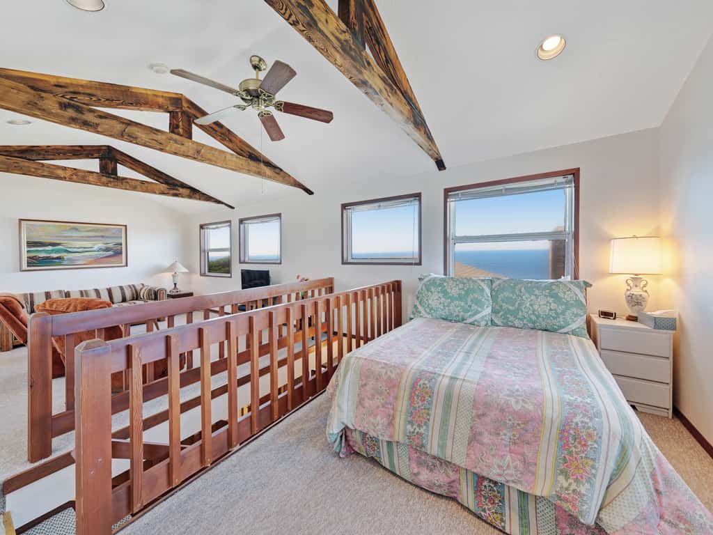 Charming Oceanfront Home with Nearby Beach Access and Amazing Ocean Views