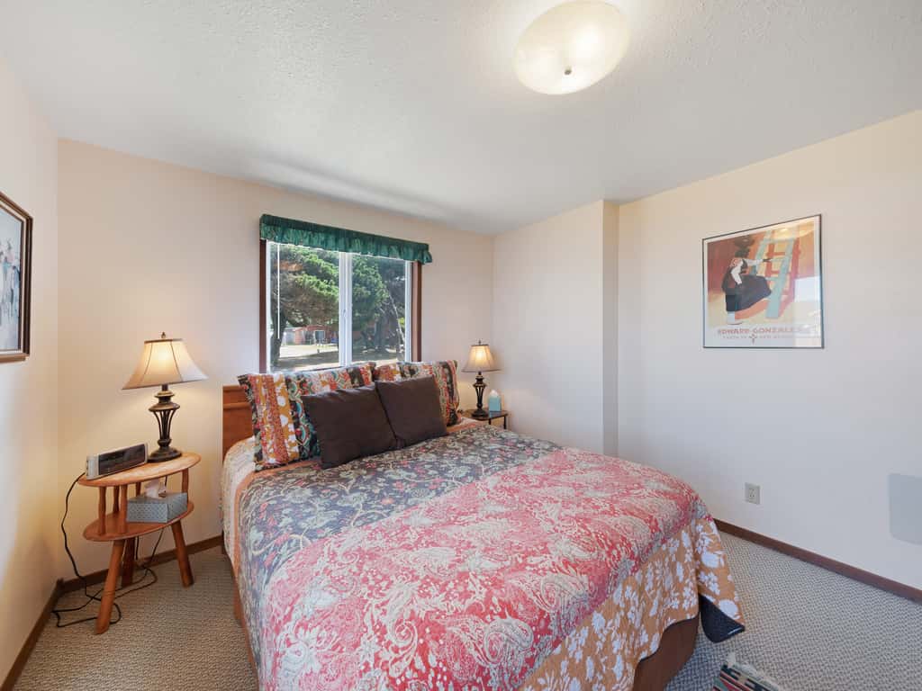 Charming Oceanfront Home with Nearby Beach Access and Amazing Ocean Views