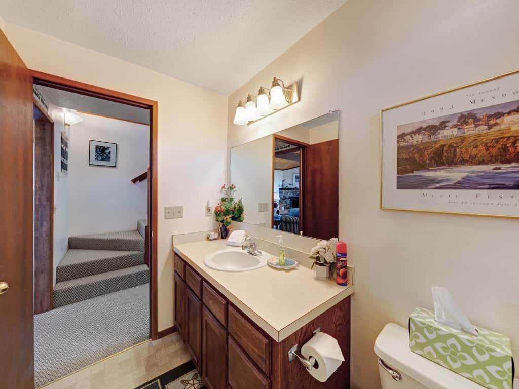 Charming Oceanfront Home with Nearby Beach Access and Amazing Ocean Views