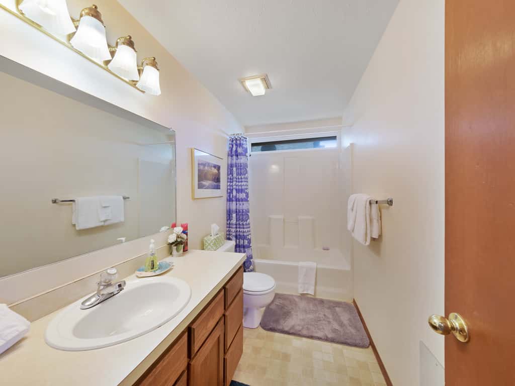 Charming Oceanfront Home with Nearby Beach Access and Amazing Ocean Views