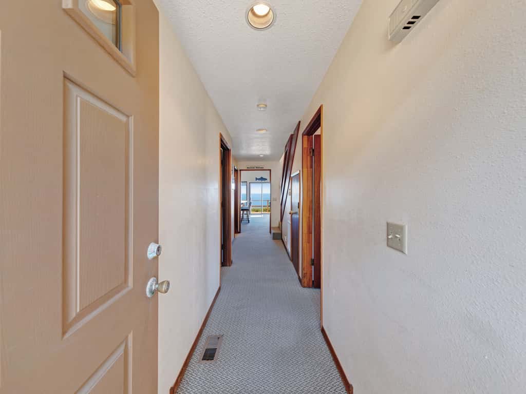 Charming Oceanfront Home with Nearby Beach Access and Amazing Ocean Views