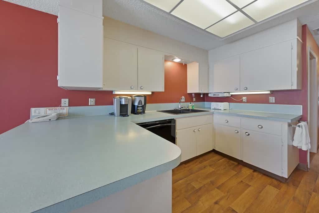 Lovely oceanfront condo with sweeping water views and balcony