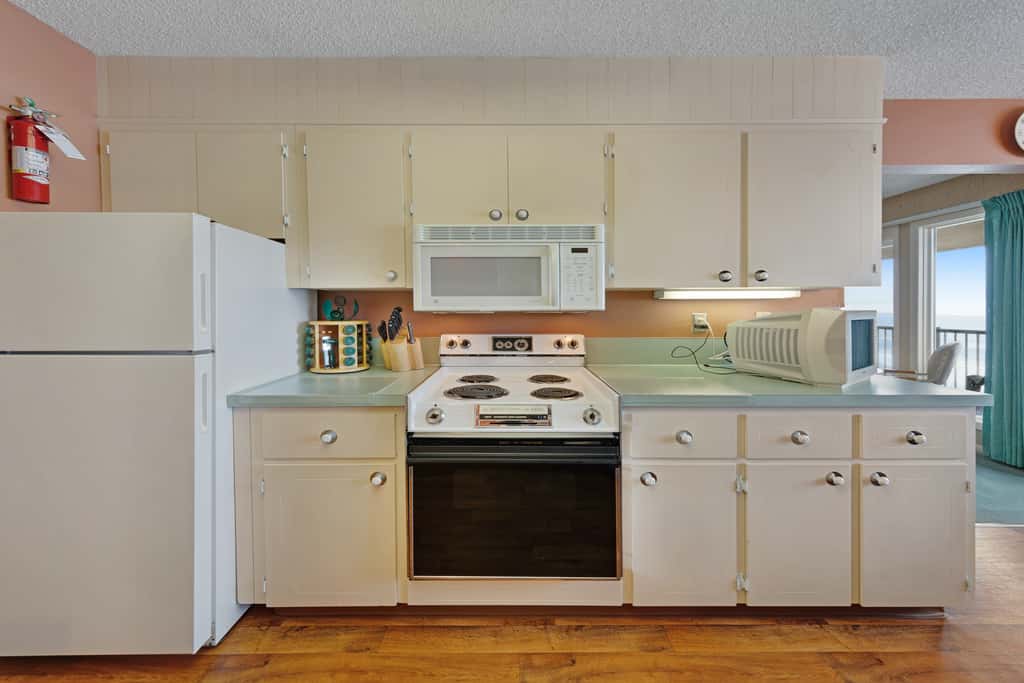 Lovely oceanfront condo with sweeping water views and balcony