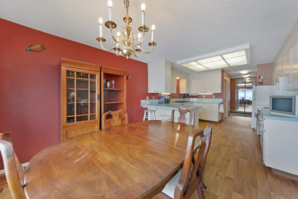 Lovely oceanfront condo with sweeping water views and balcony