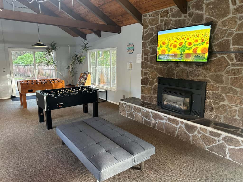 Lovely oceanfront condo with sweeping water views and balcony