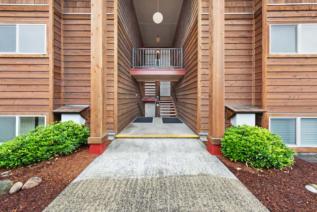 Lovely oceanfront condo with sweeping water views and balcony