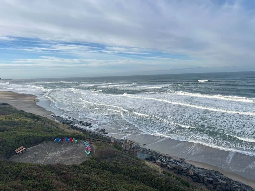 Lovely oceanfront condo with sweeping water views and balcony