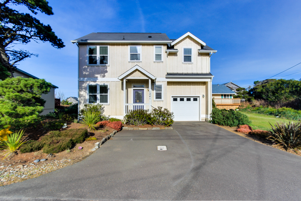 Dog Friendly Home, Ocean Views Walk to the Beach