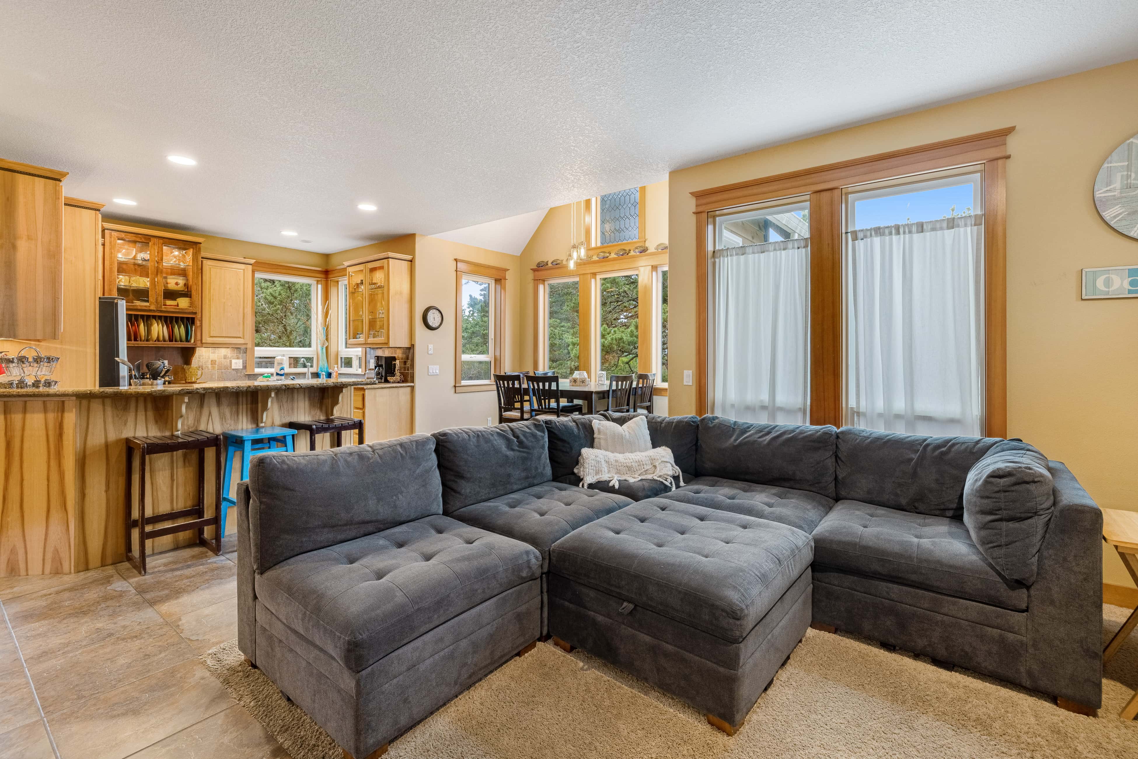 Dog friendly coastal retreat with a game room patio grill jetted tub and with D