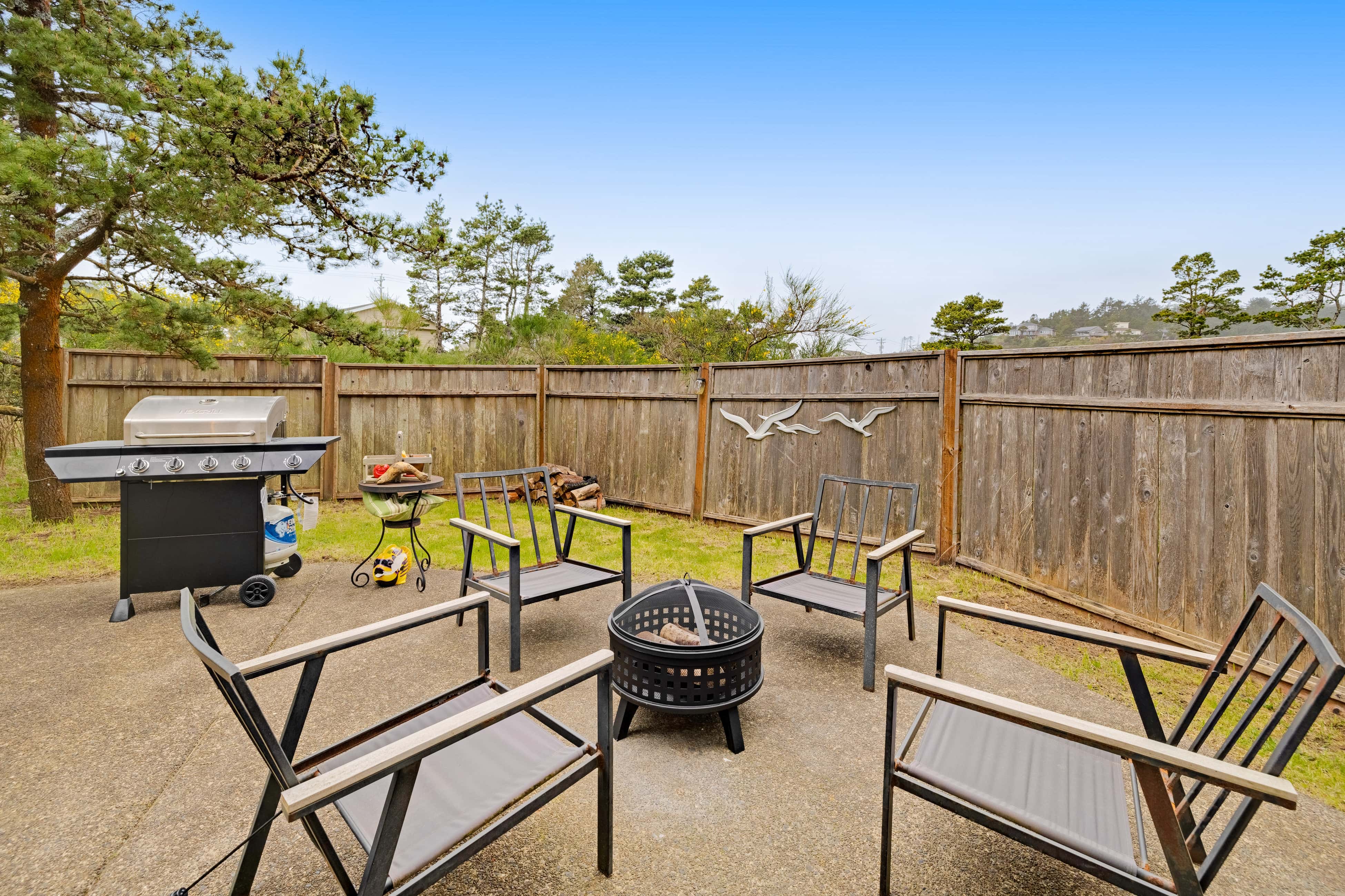 Dog friendly coastal retreat with a game room patio grill jetted tub and with D