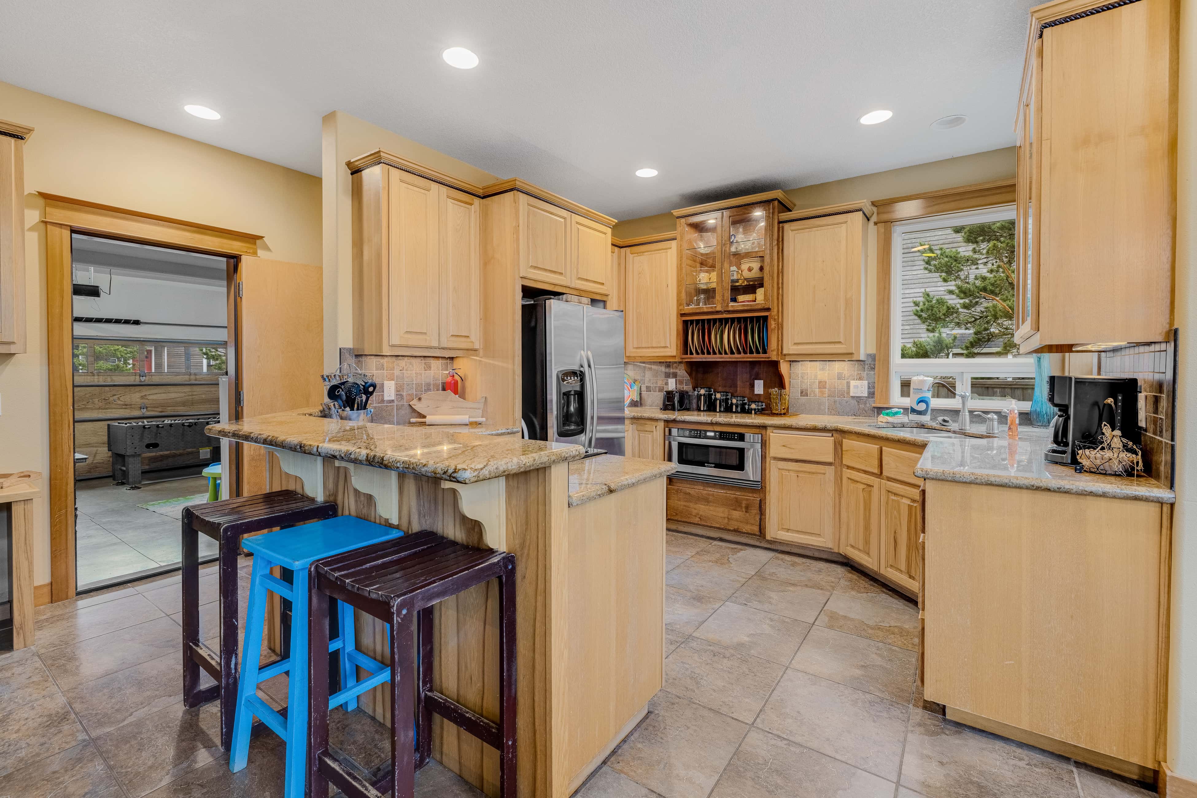 Dog friendly coastal retreat with a game room patio grill jetted tub and with D