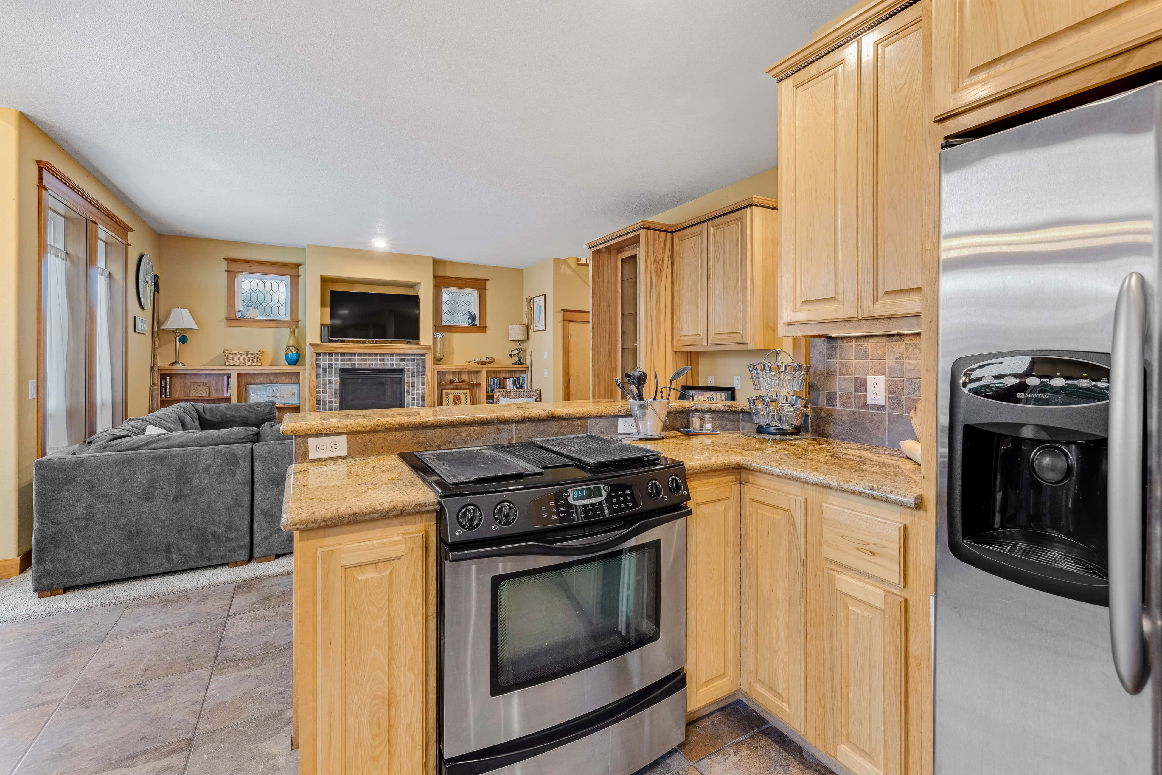 Dog friendly coastal retreat with a game room patio grill jetted tub and with D