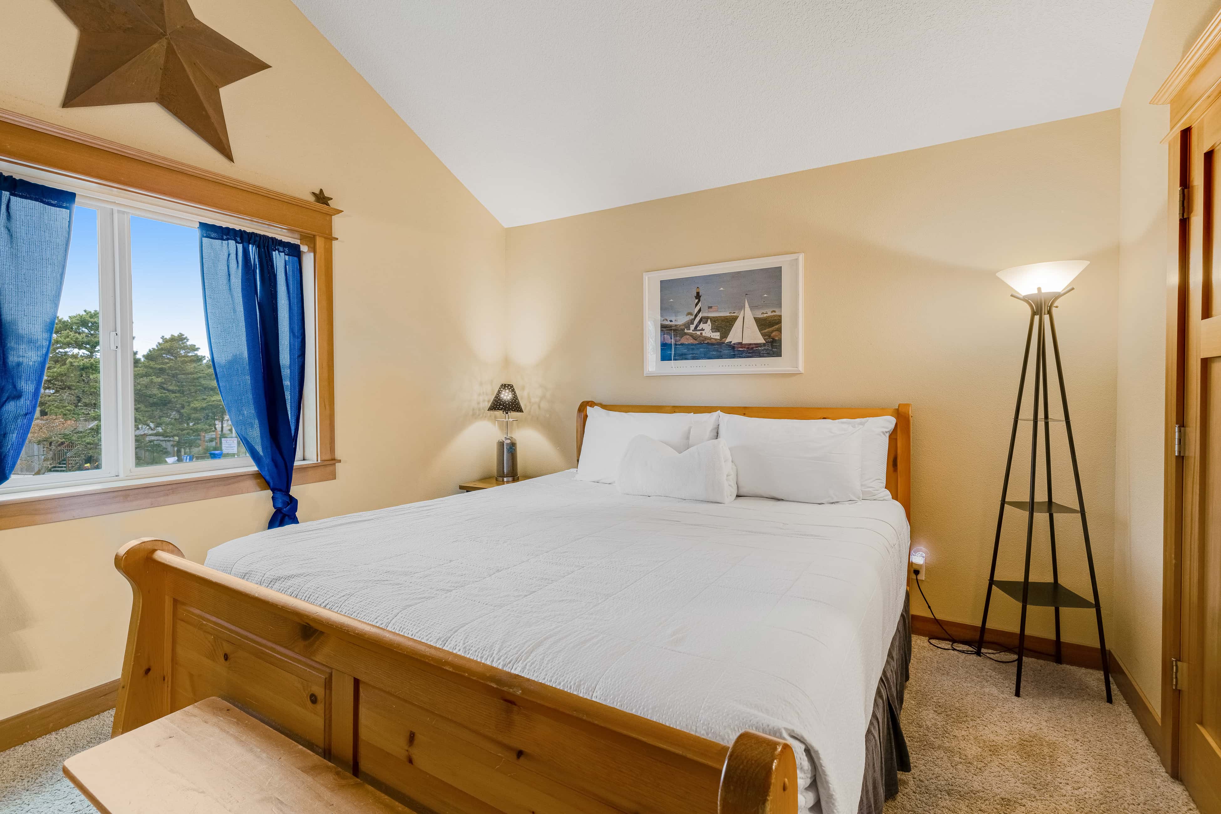 Dog friendly coastal retreat with a game room patio grill jetted tub and with D