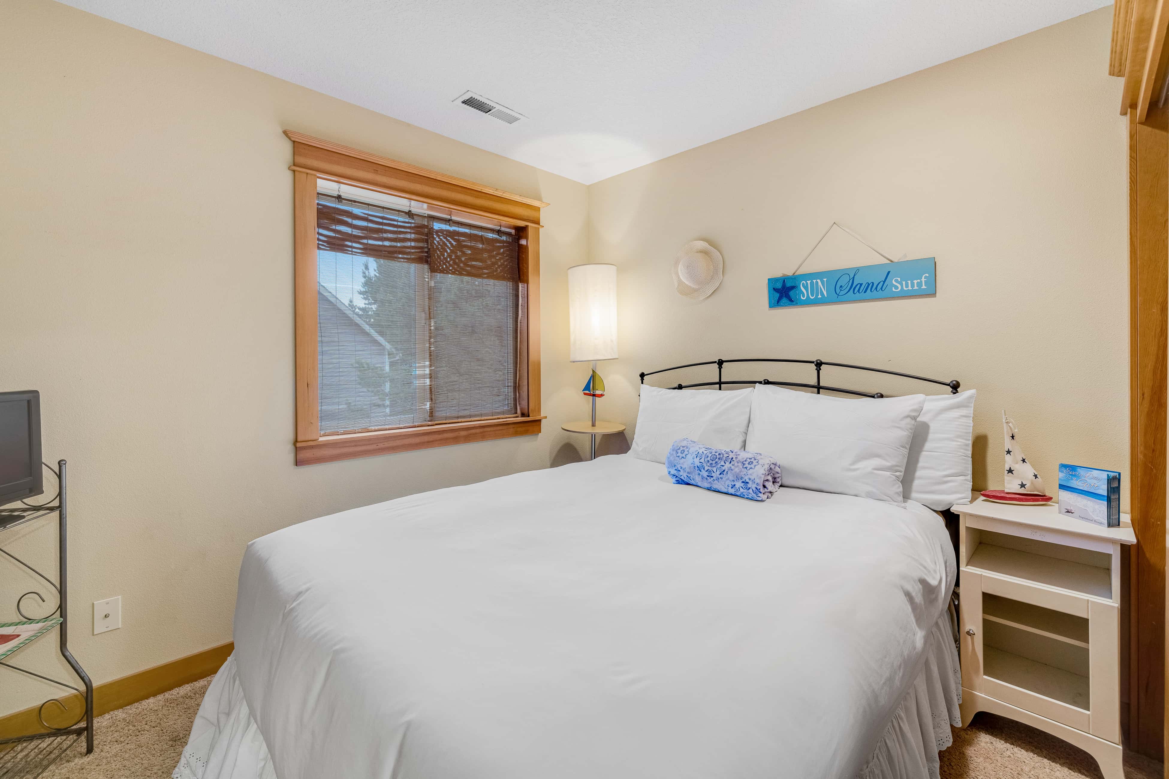 Dog friendly coastal retreat with a game room patio grill jetted tub and with D