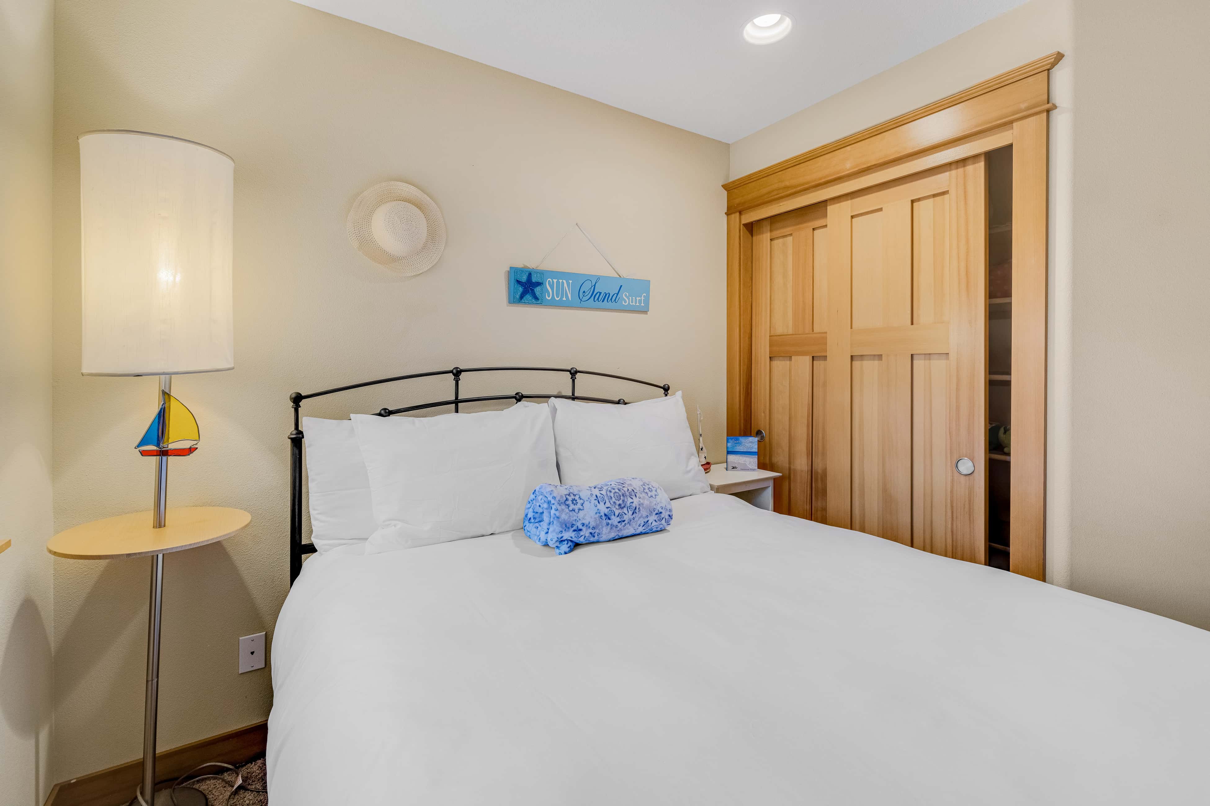 Dog friendly coastal retreat with a game room patio grill jetted tub and with D