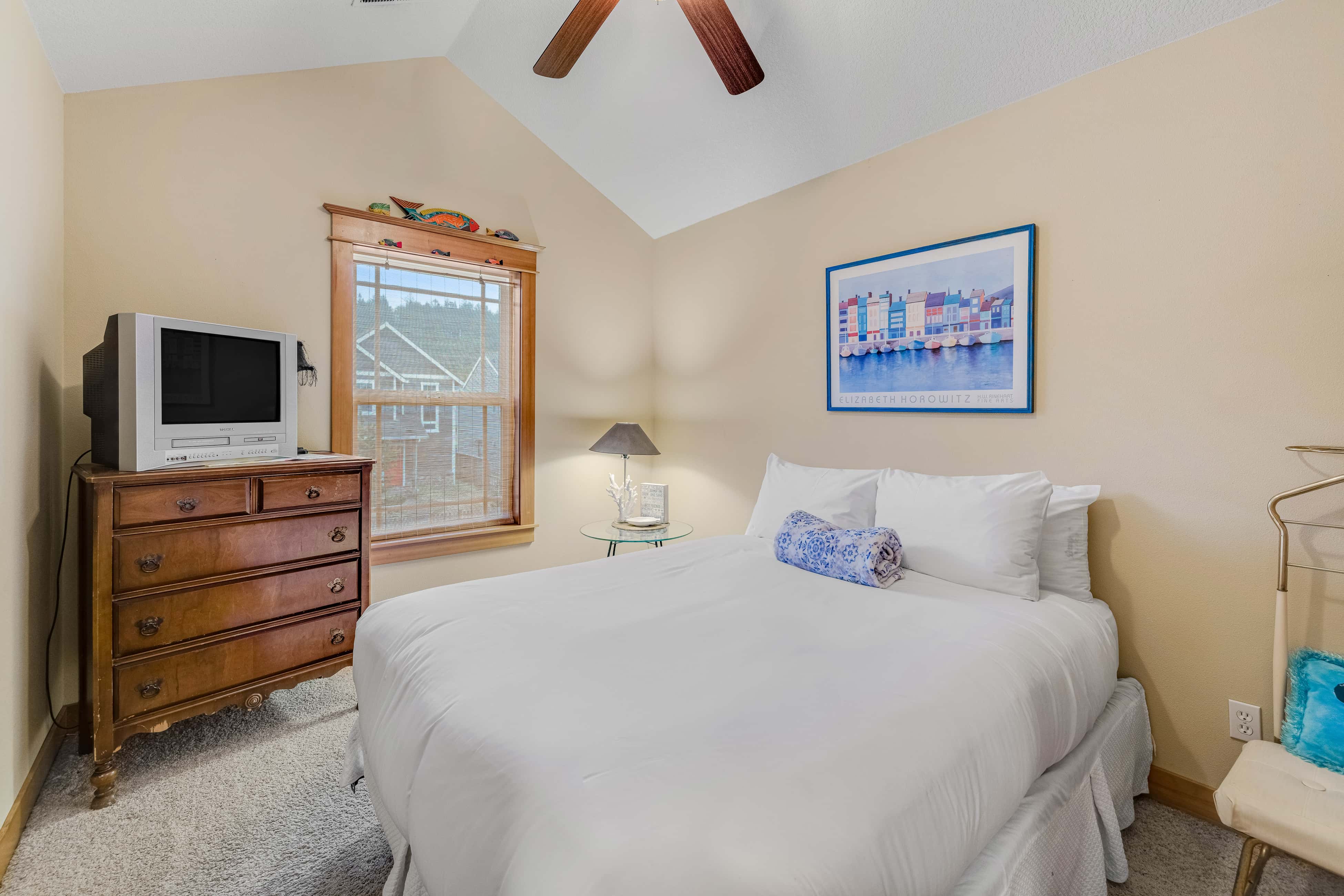 Dog friendly coastal retreat with a game room patio grill jetted tub and with D