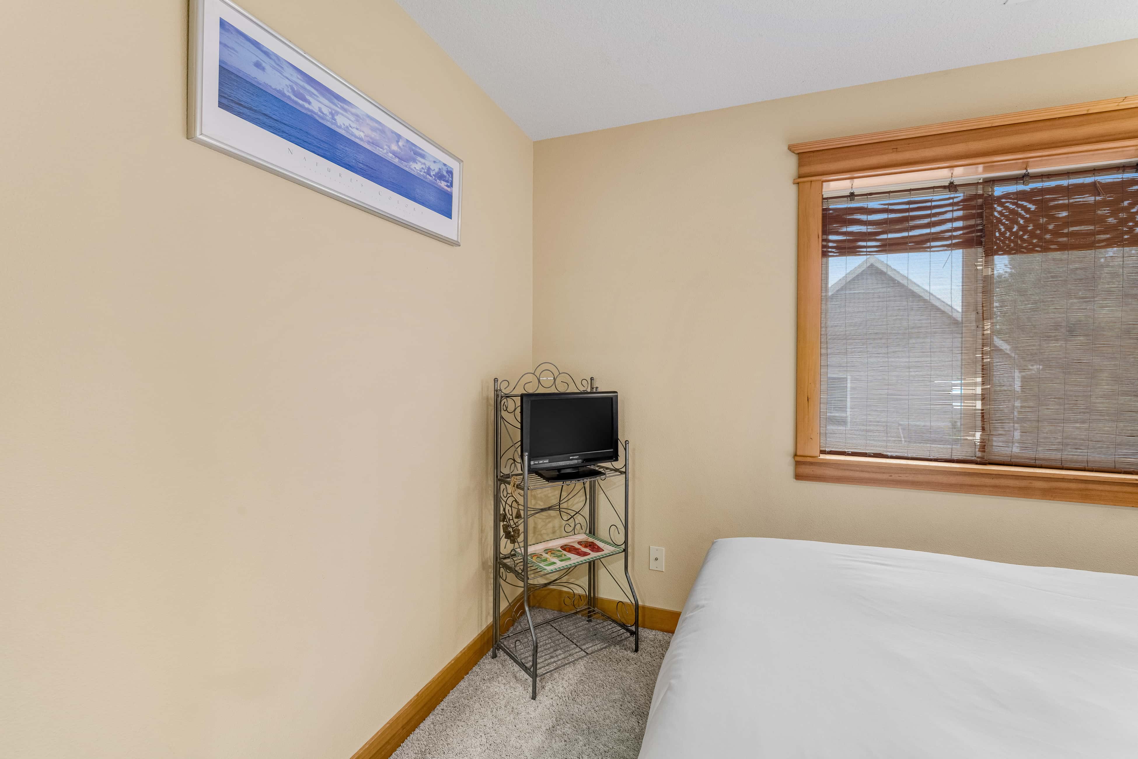Dog friendly coastal retreat with a game room patio grill jetted tub and with D