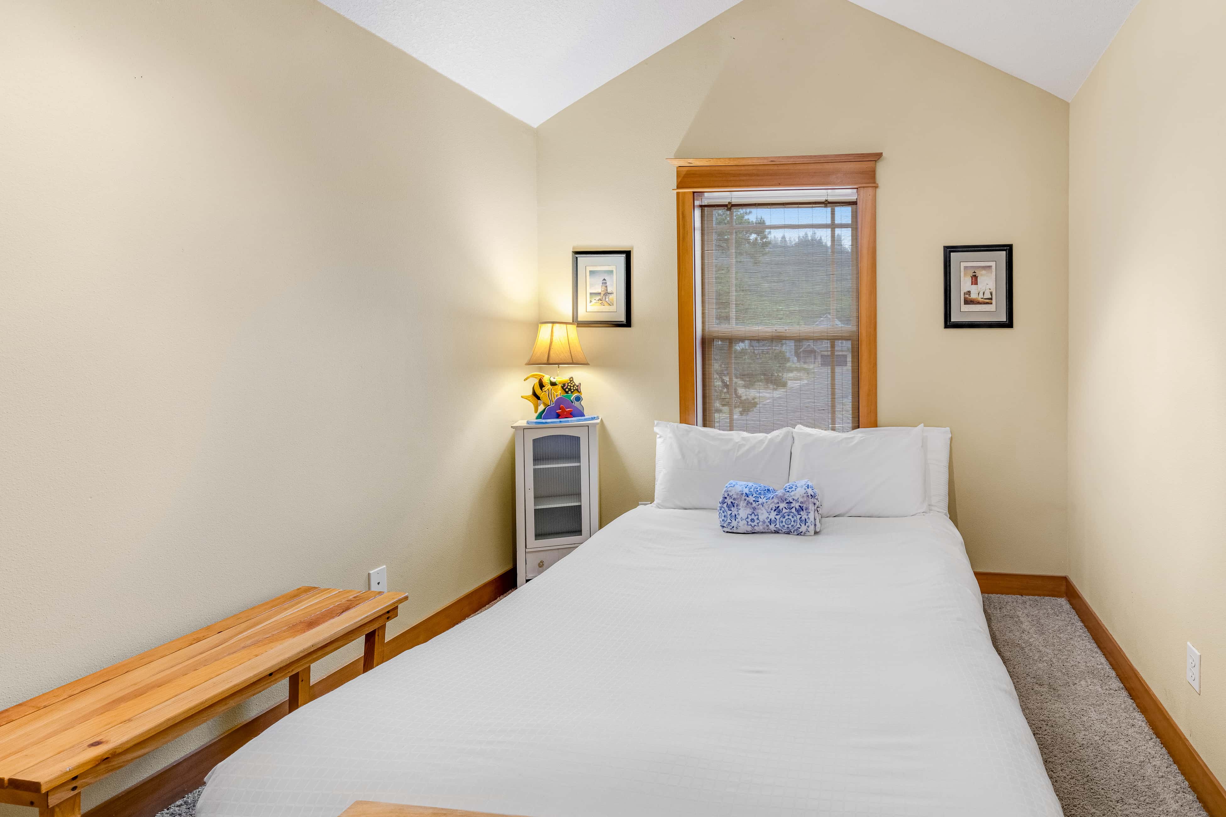 Dog friendly coastal retreat with a game room patio grill jetted tub and with D