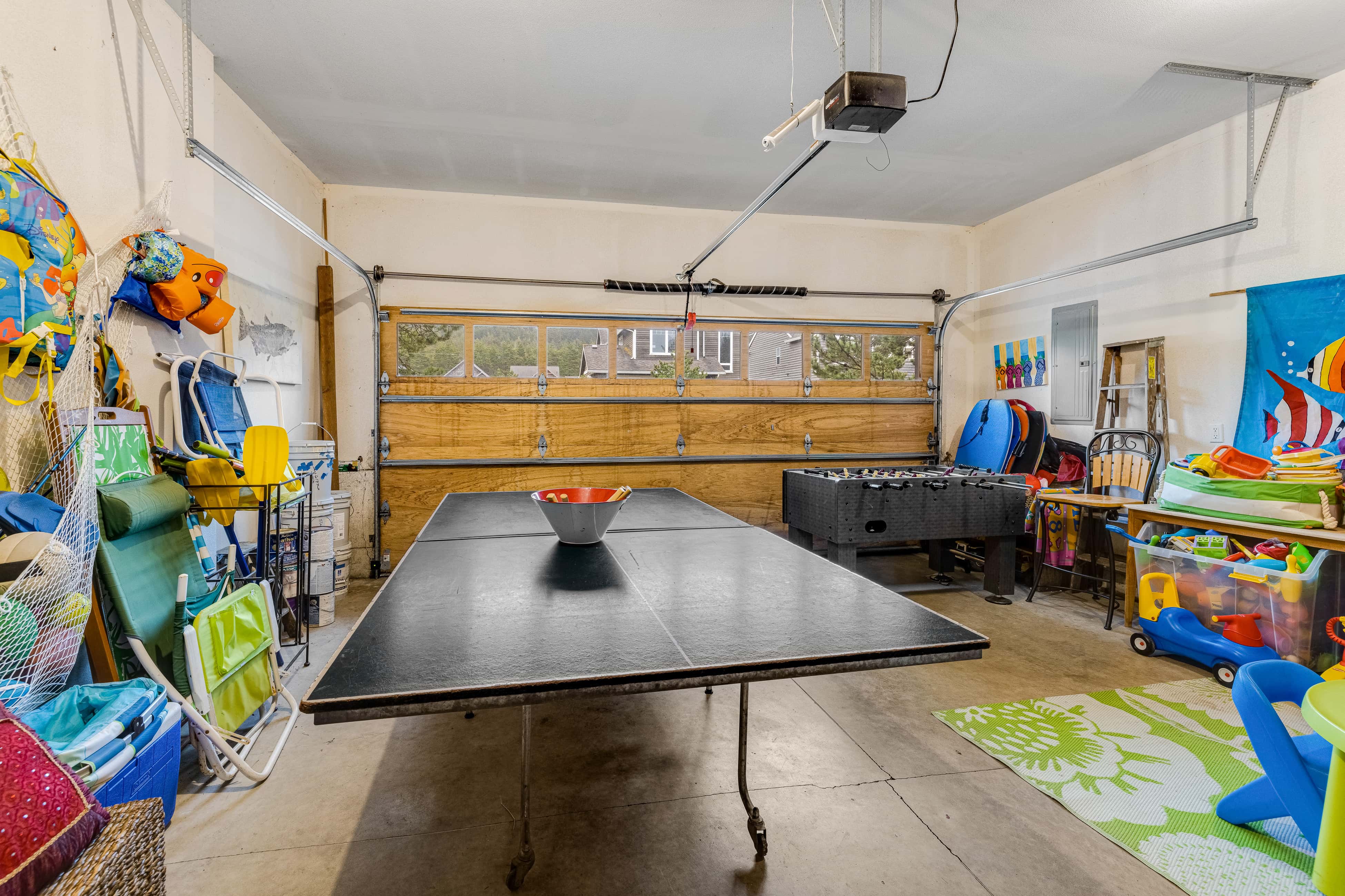 Dog friendly coastal retreat with a game room patio grill jetted tub and with D