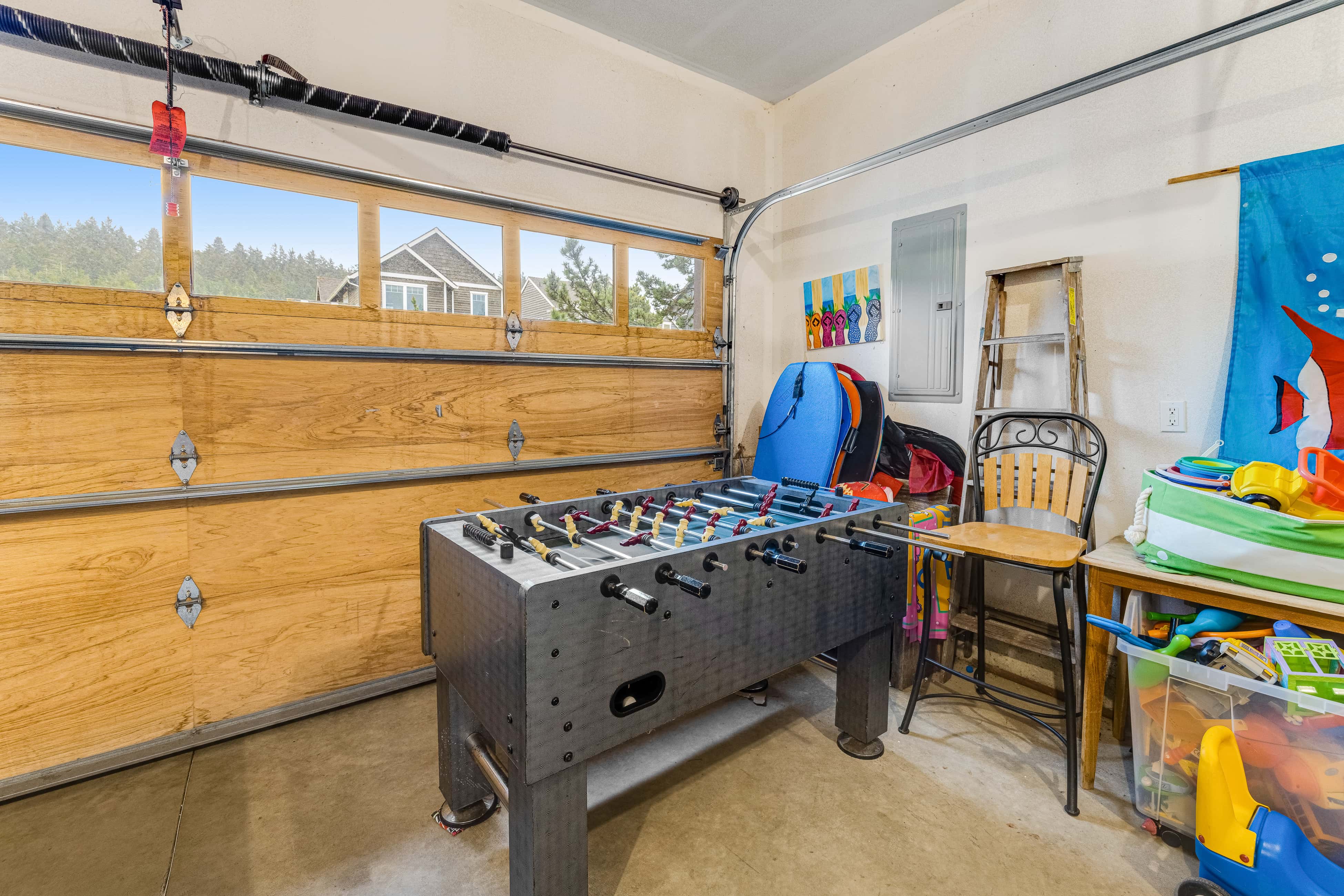 Dog friendly coastal retreat with a game room patio grill jetted tub and with D