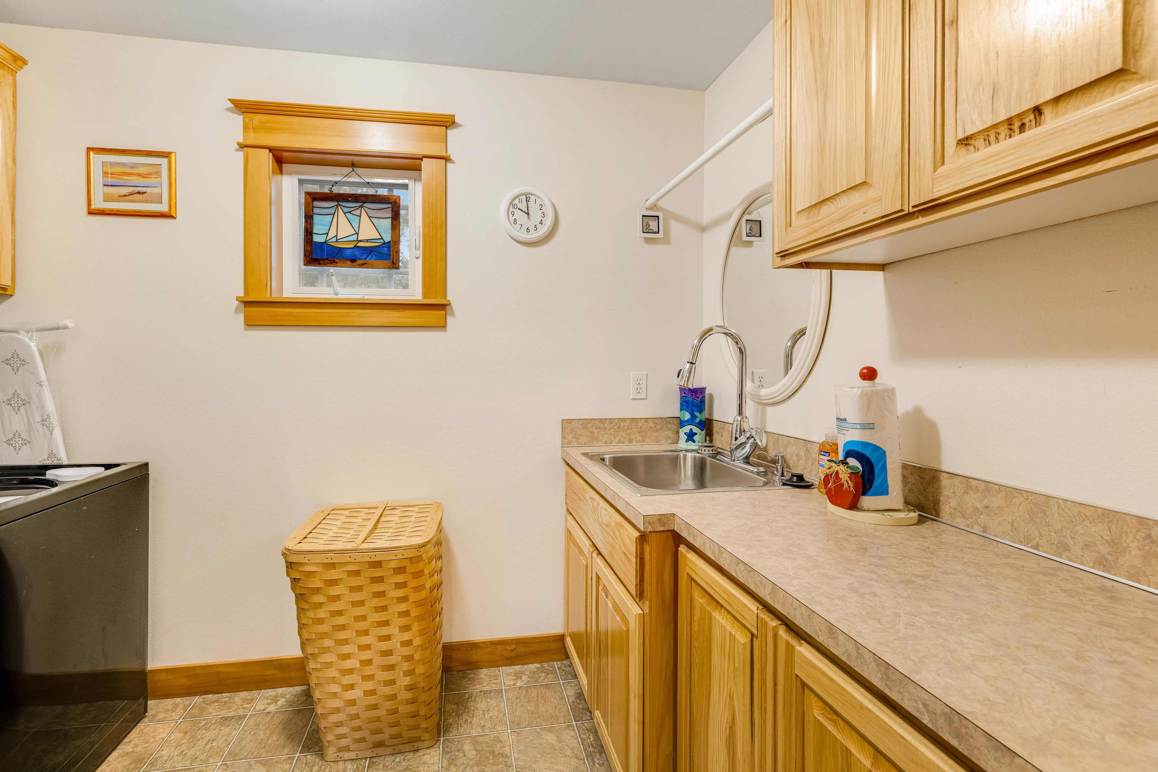 Dog friendly coastal retreat with a game room patio grill jetted tub and with D