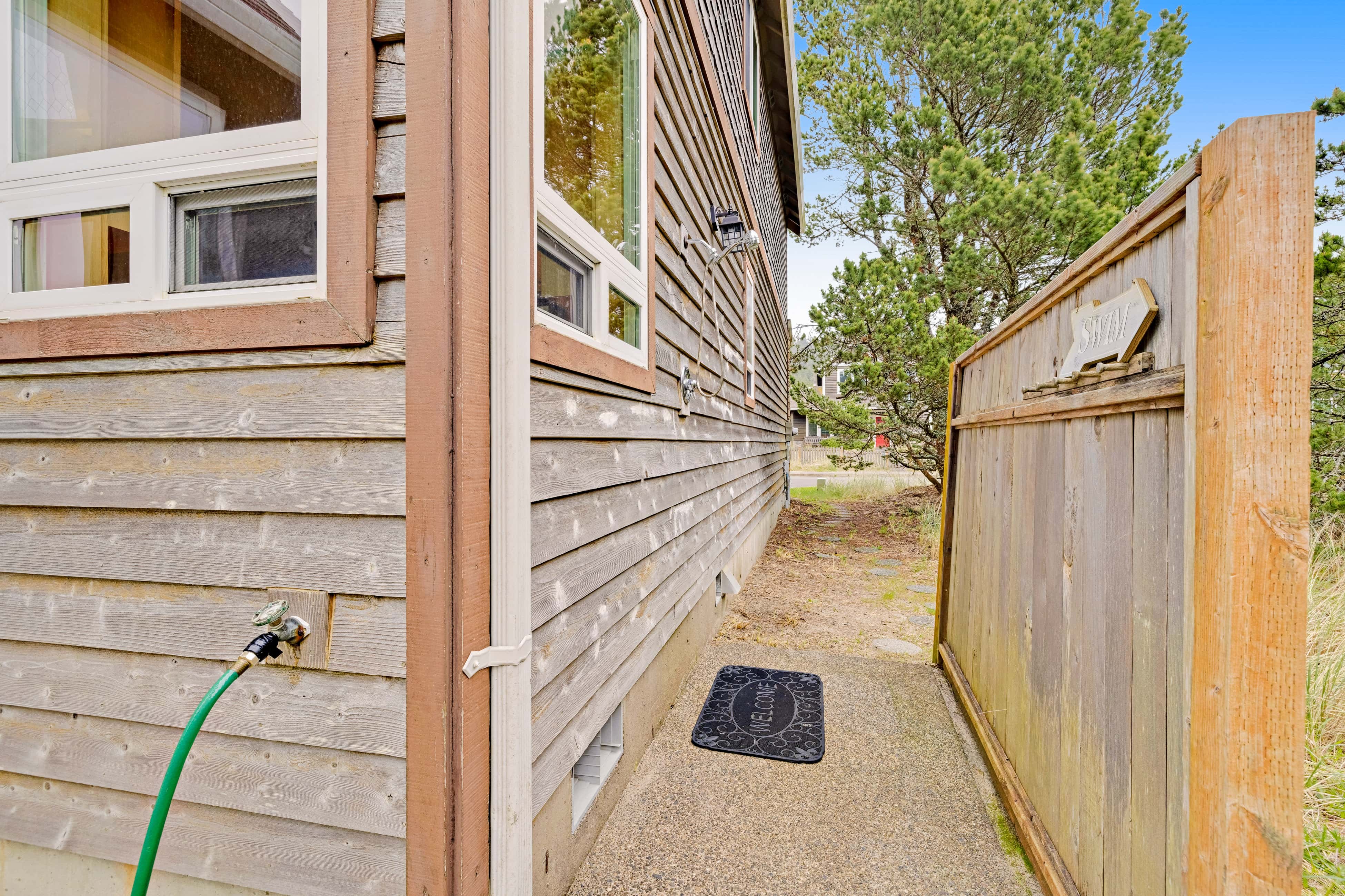 Dog friendly coastal retreat with a game room patio grill jetted tub and with D