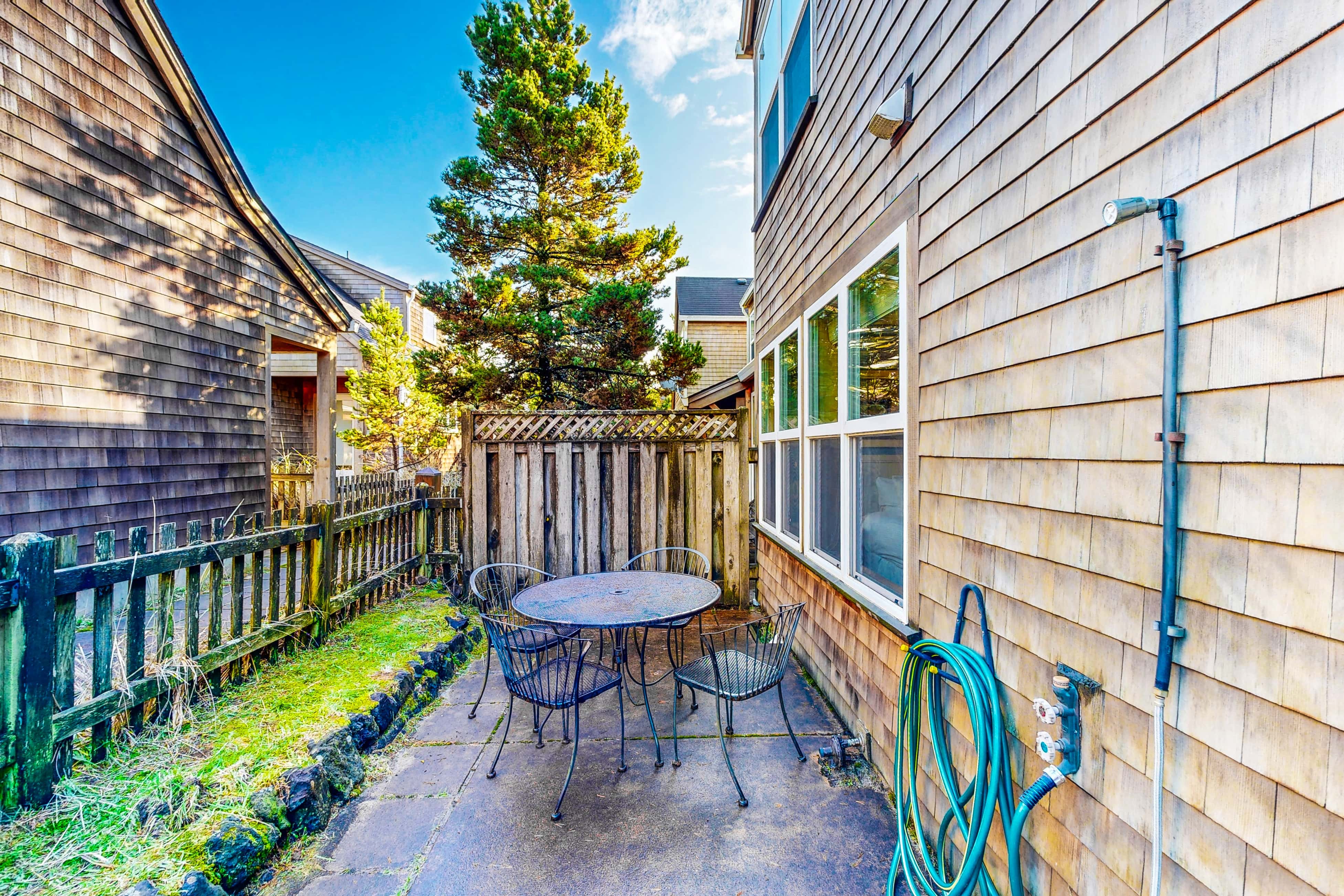 Coastal home walking distance to the beach with outdoor shower and fireplace