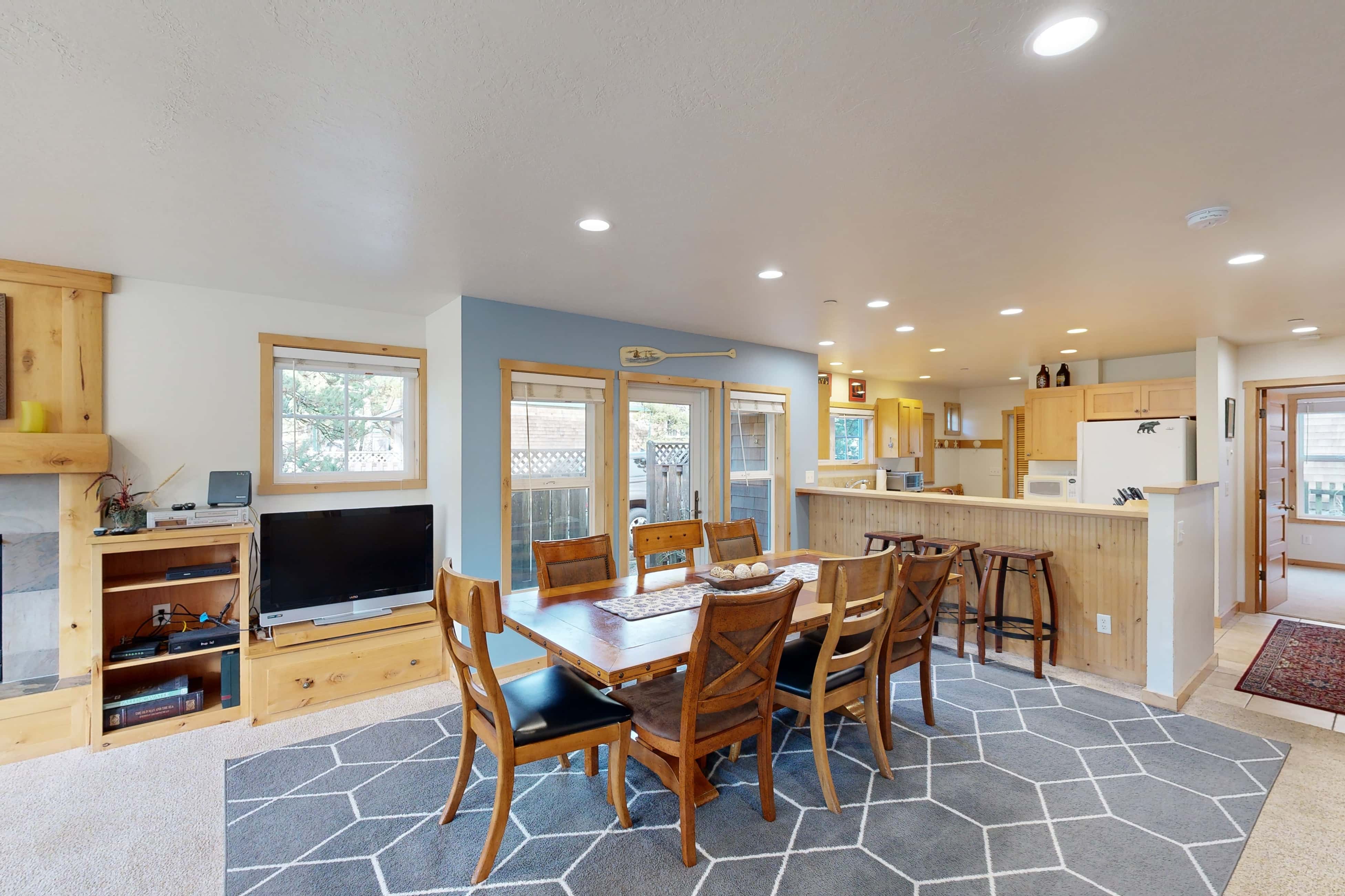 Coastal home walking distance to the beach with outdoor shower and fireplace