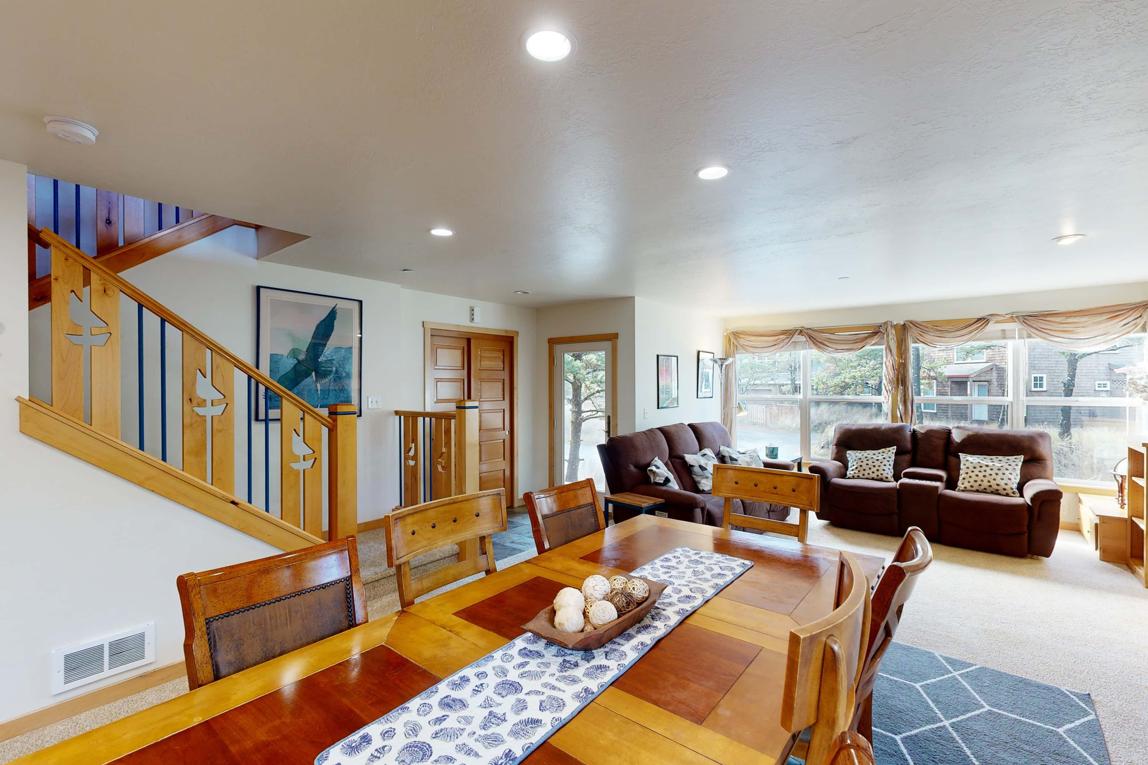 Coastal home walking distance to the beach with outdoor shower and fireplace