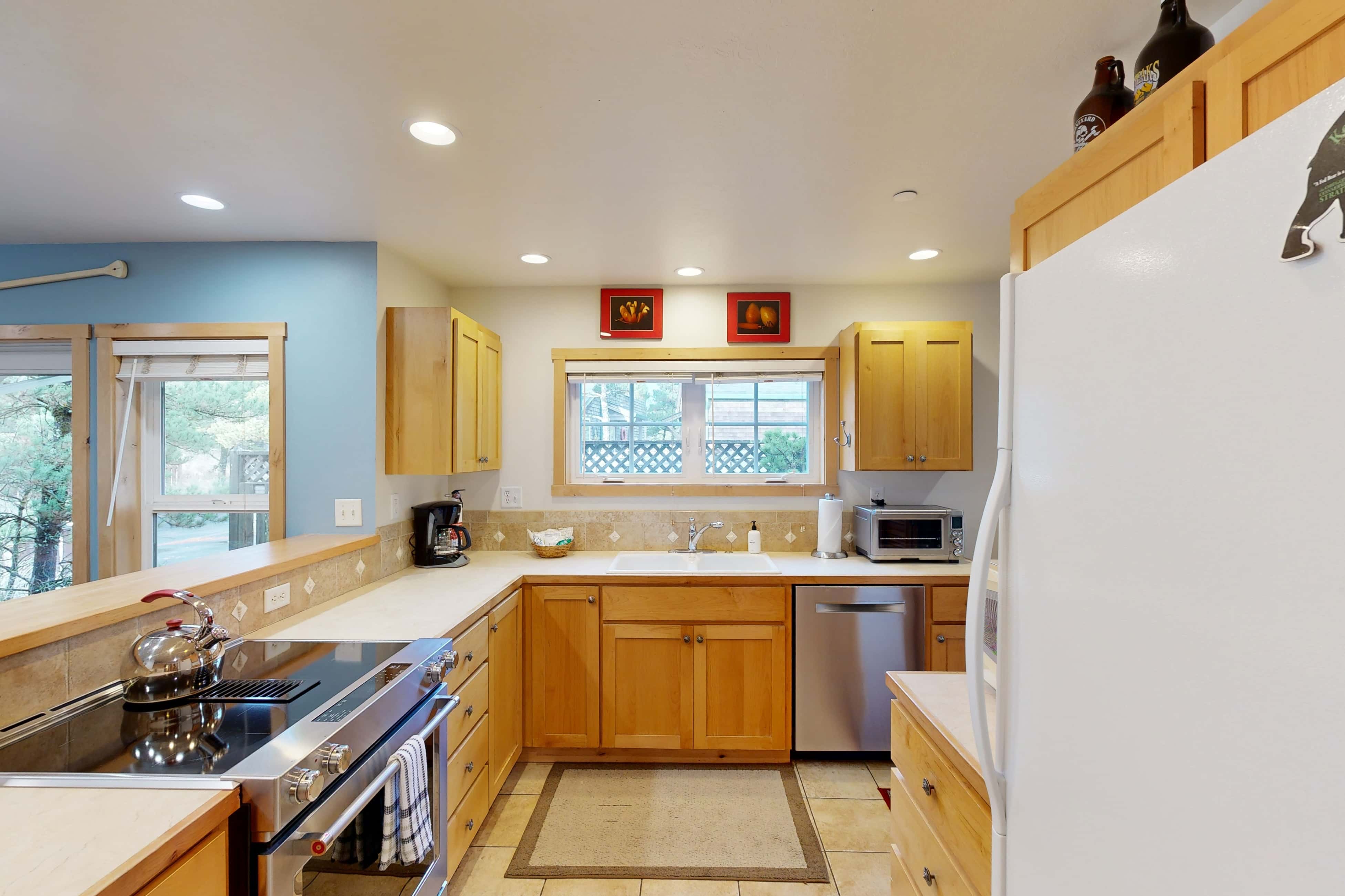 Coastal home walking distance to the beach with outdoor shower and fireplace