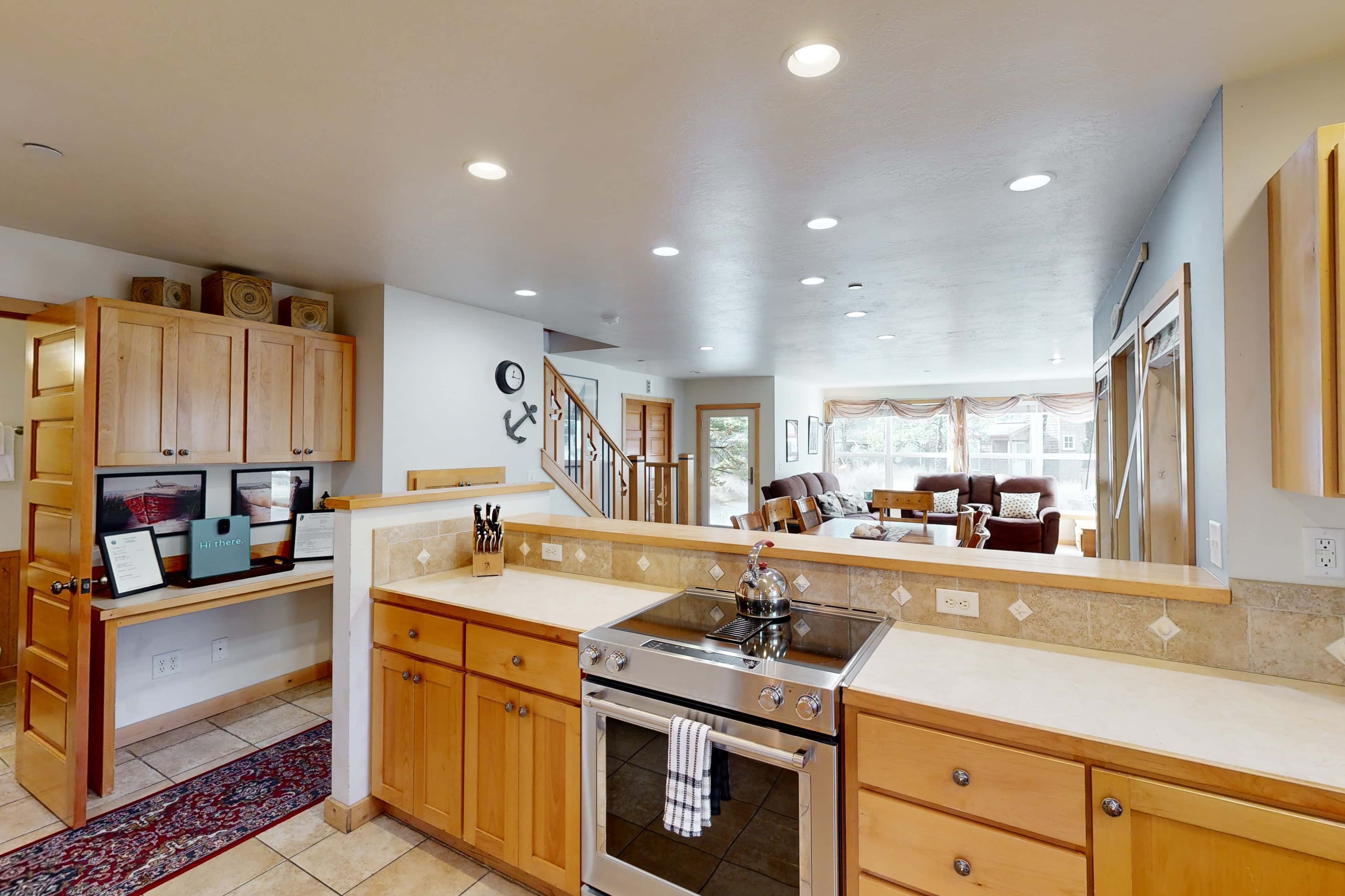 Coastal home walking distance to the beach with outdoor shower and fireplace