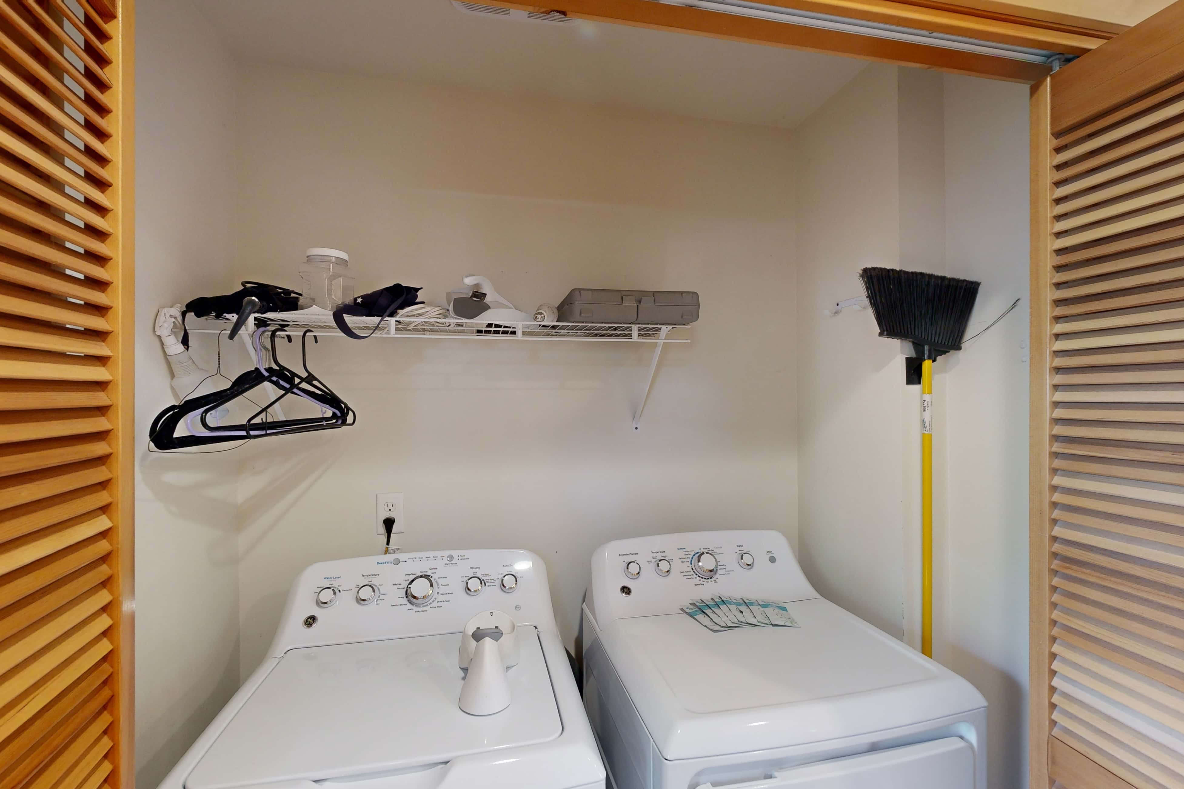 Coastal home walking distance to the beach with outdoor shower and fireplace