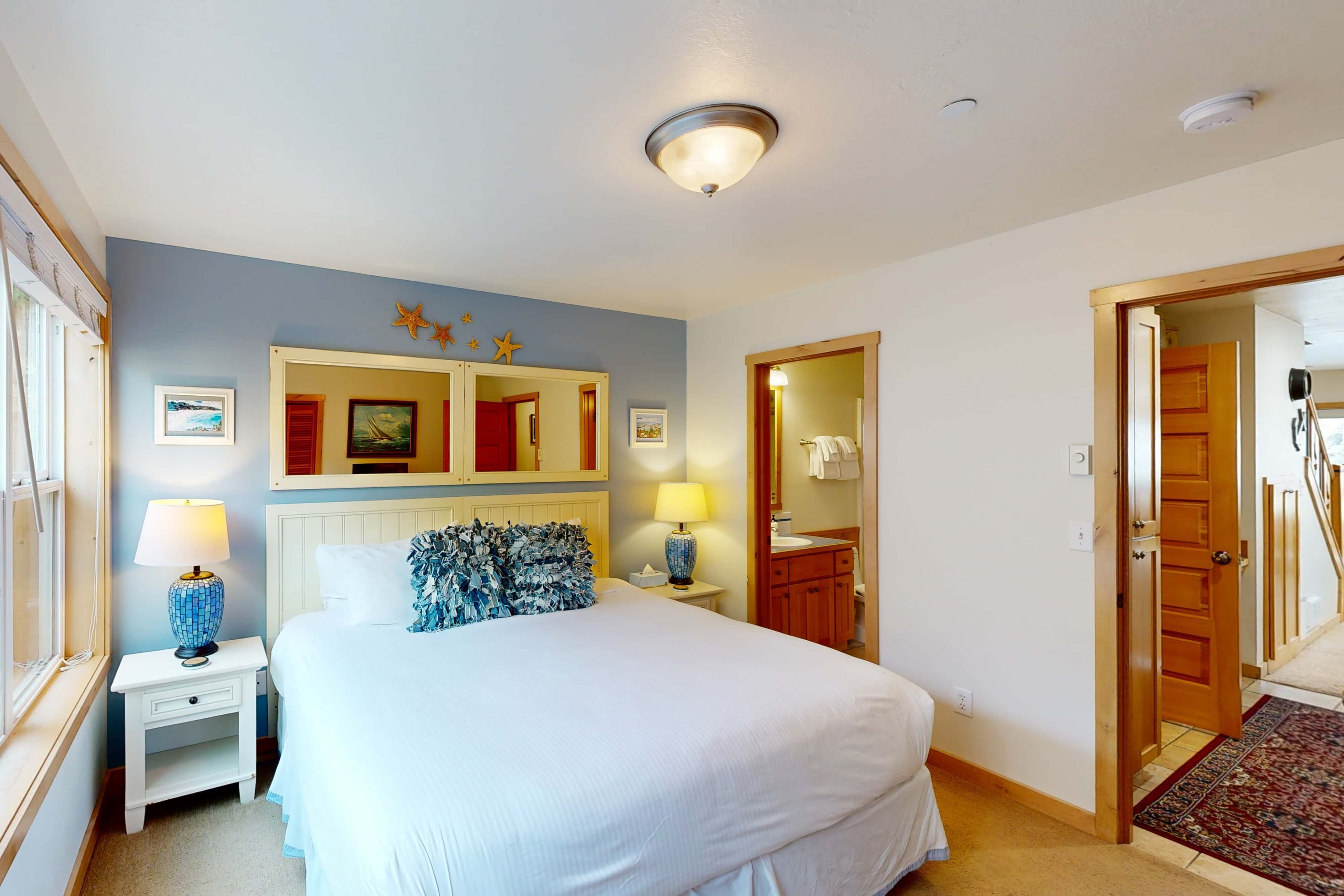Coastal home walking distance to the beach with outdoor shower and fireplace