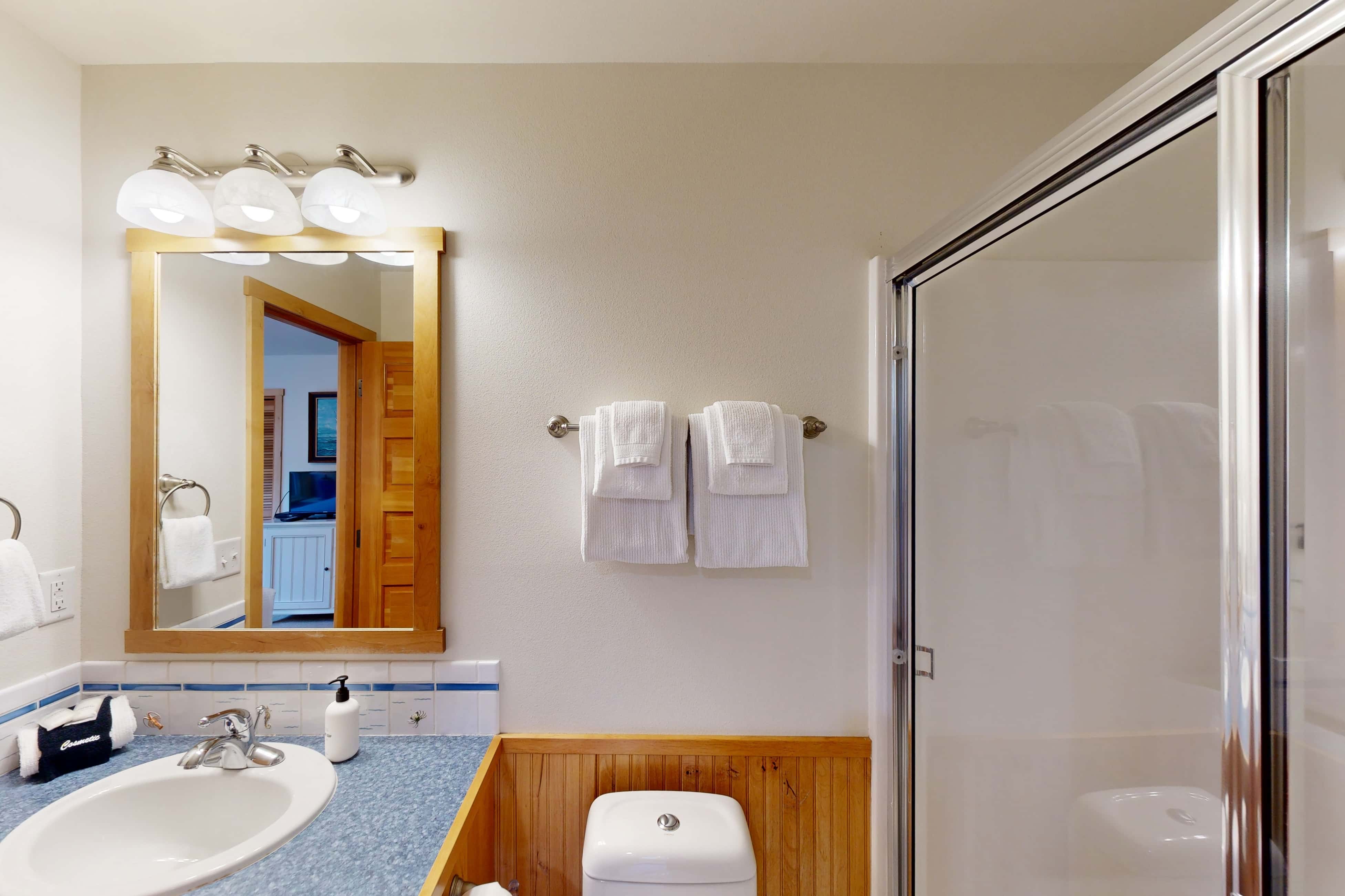 Coastal home walking distance to the beach with outdoor shower and fireplace