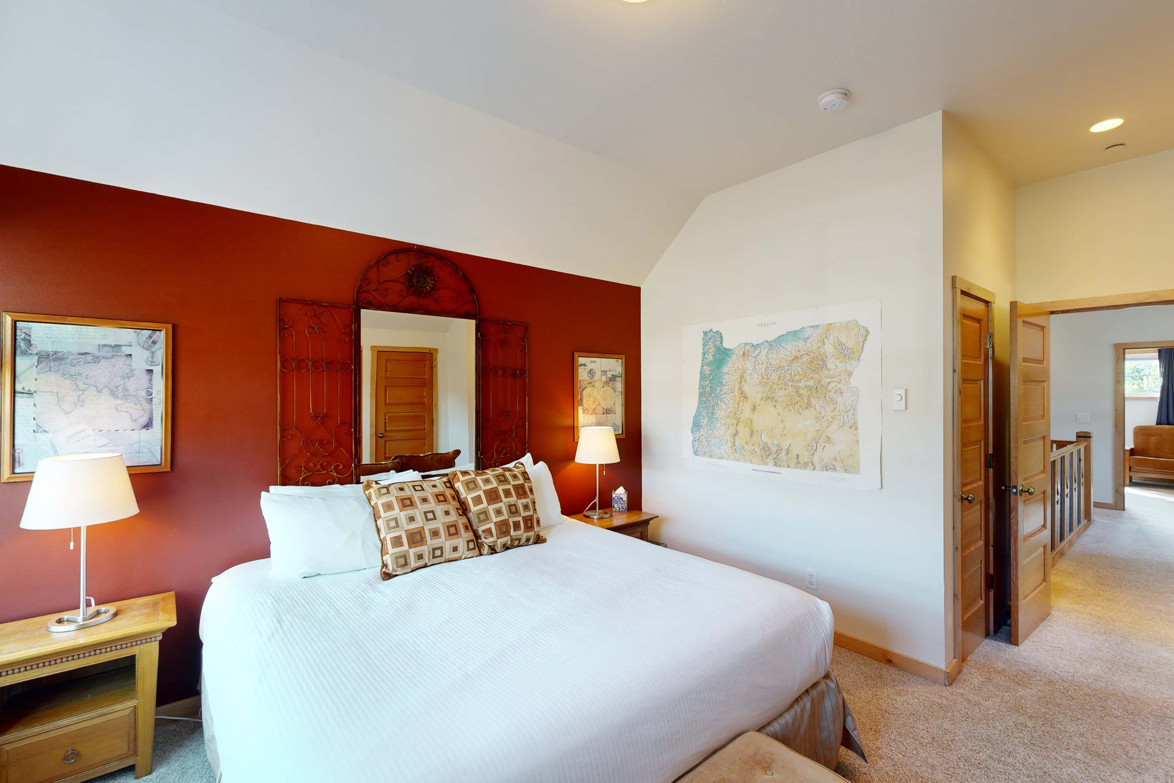 Coastal home walking distance to the beach with outdoor shower and fireplace