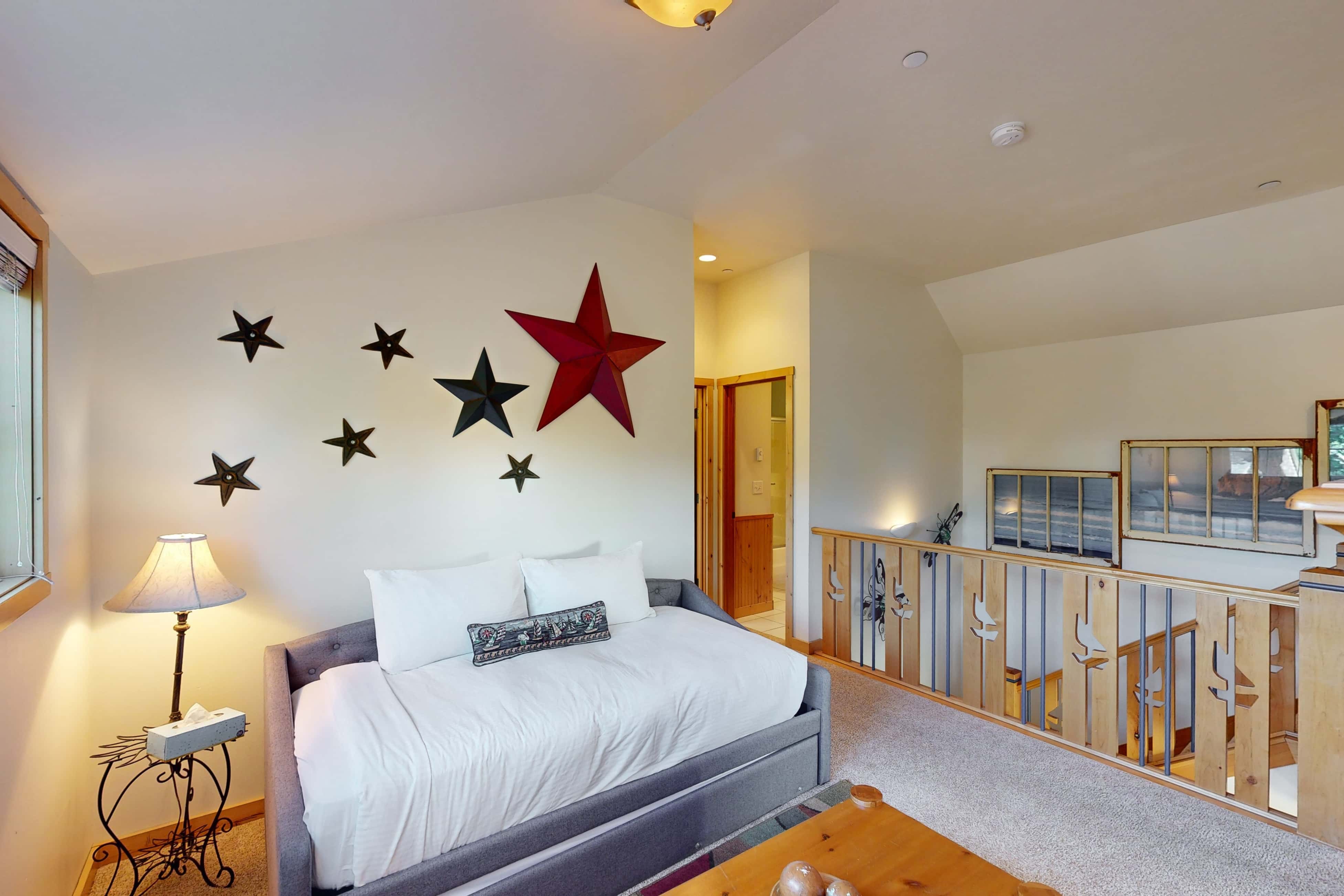 Coastal home walking distance to the beach with outdoor shower and fireplace
