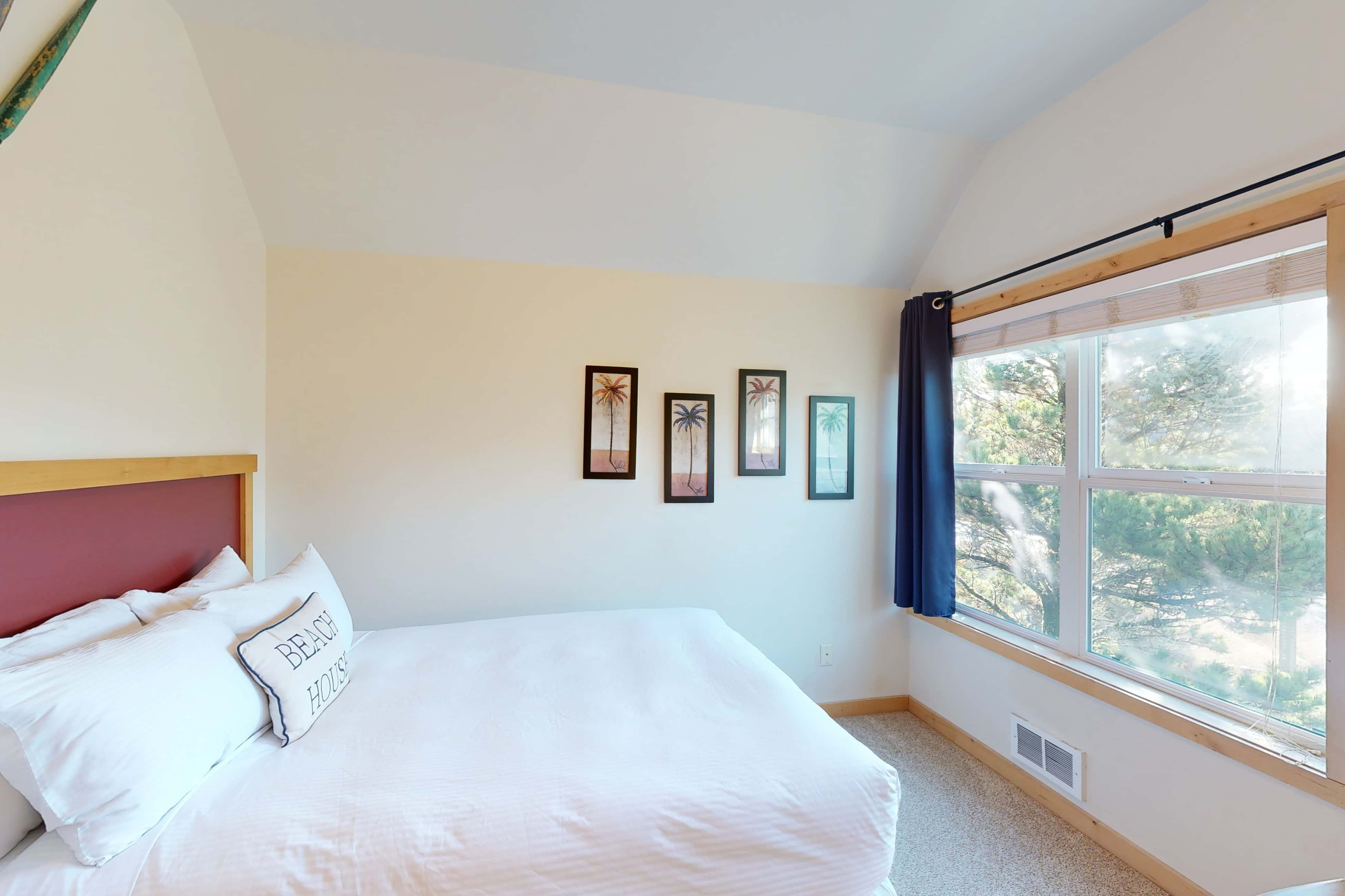 Coastal home walking distance to the beach with outdoor shower and fireplace